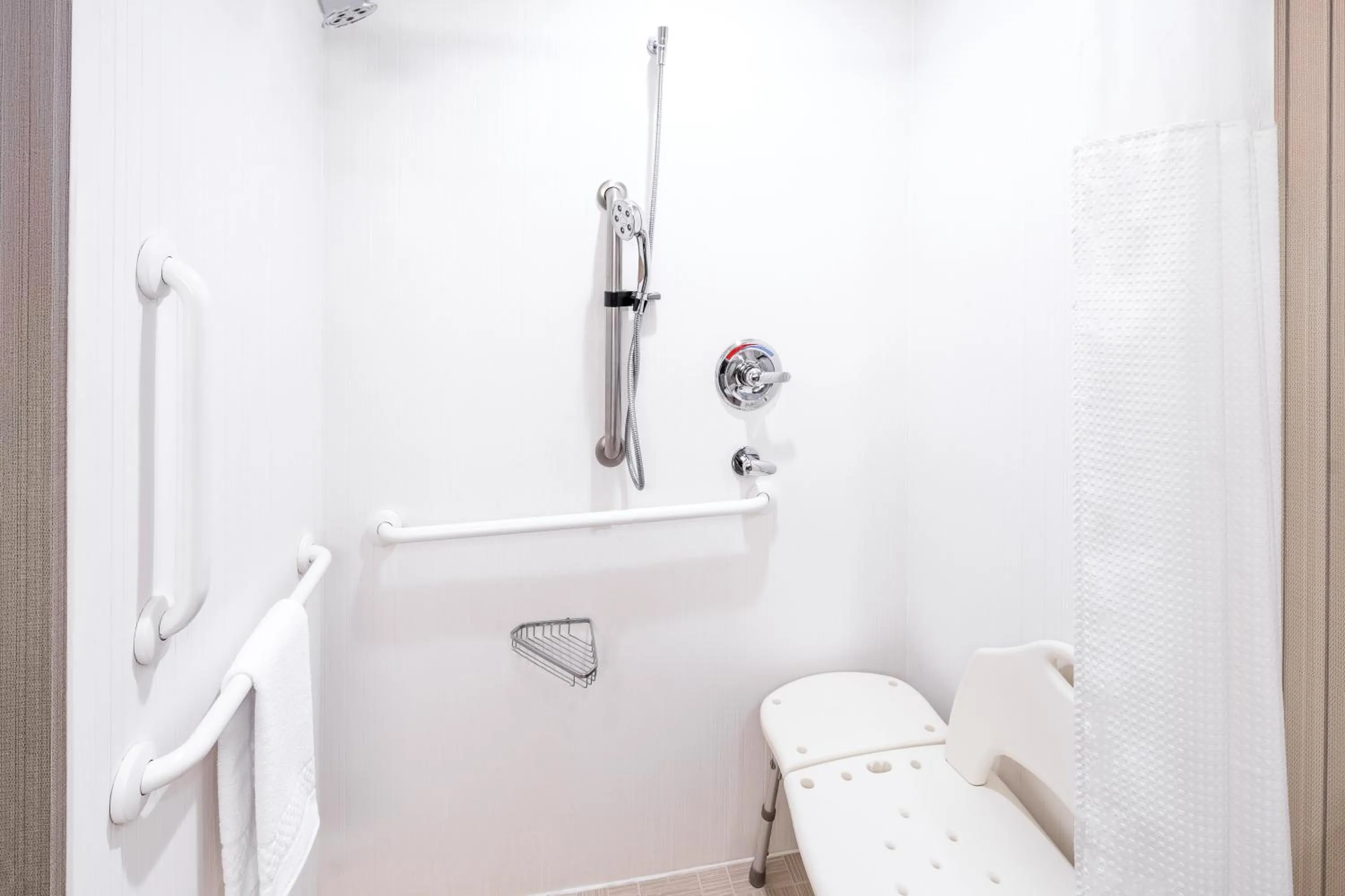 Bathroom in Courtyard by Marriott Ontario Rancho Cucamonga