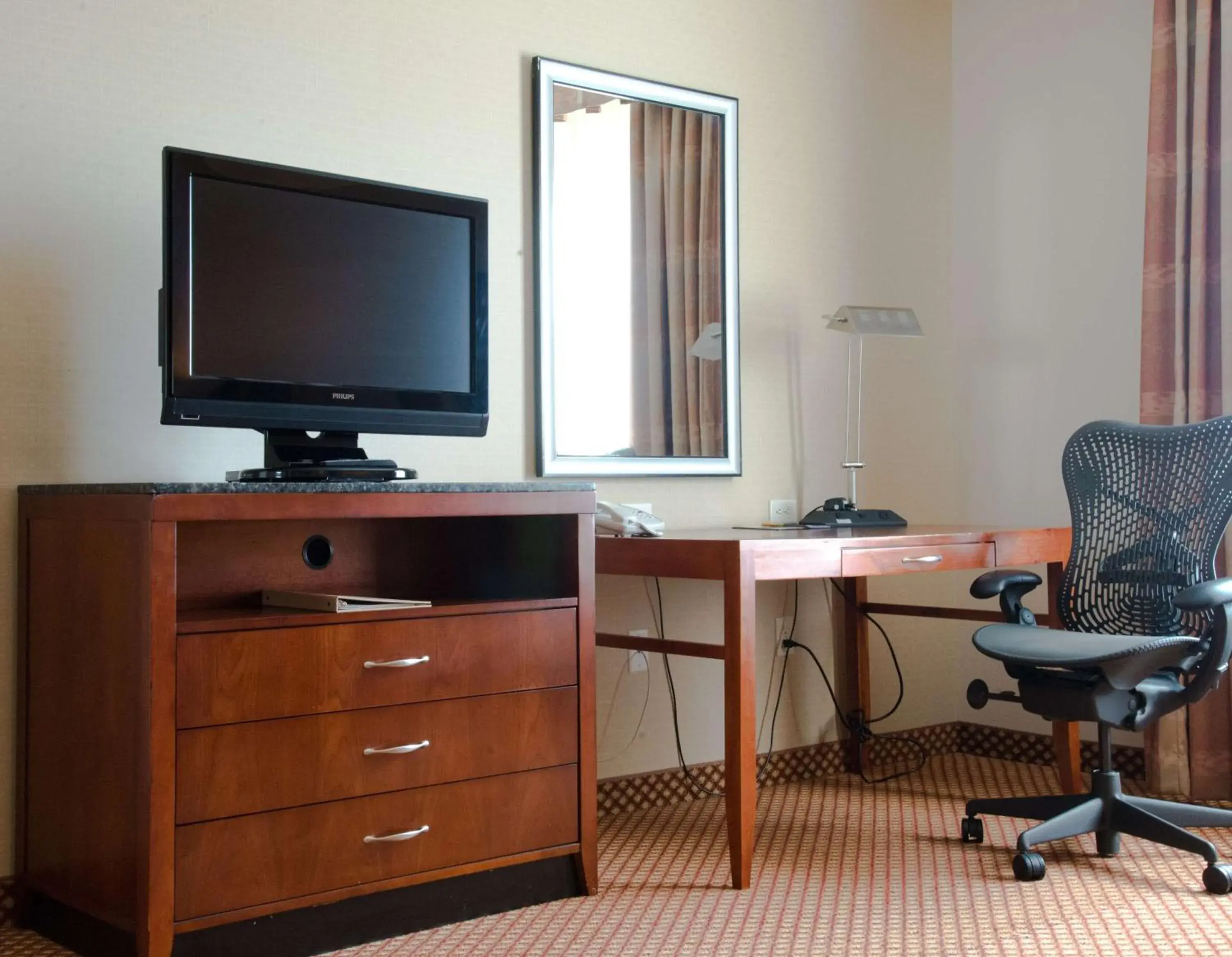 King Room with Roll-In Shower - Mobility/Hearing Accessible in Hilton Garden Inn Laramie King Room with Roll-In Shower - Mobility/Hearing Accessible in Hilton Garden Inn Laramie
