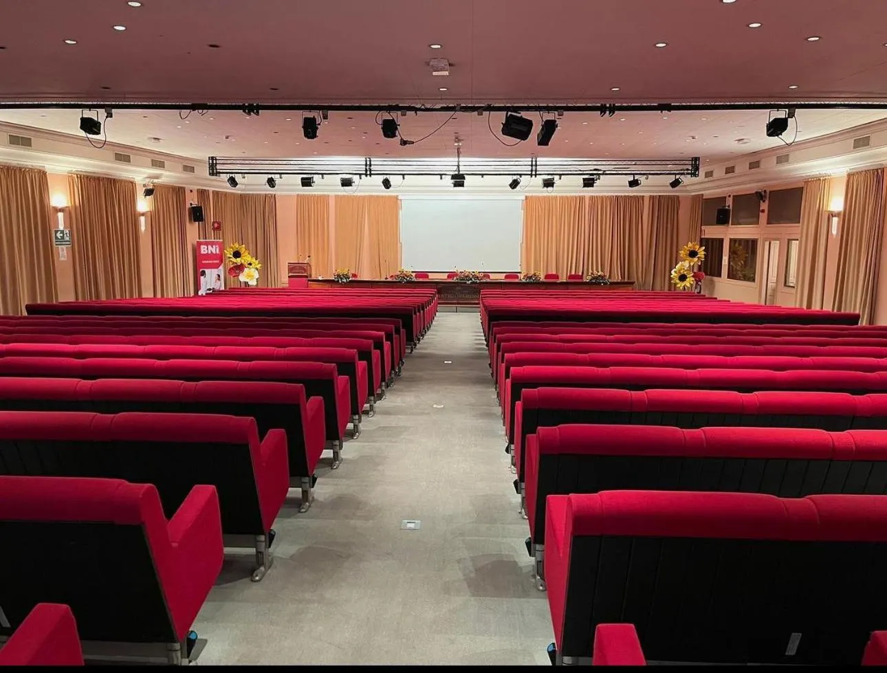 Business facilities in Grand Hotel De Londres