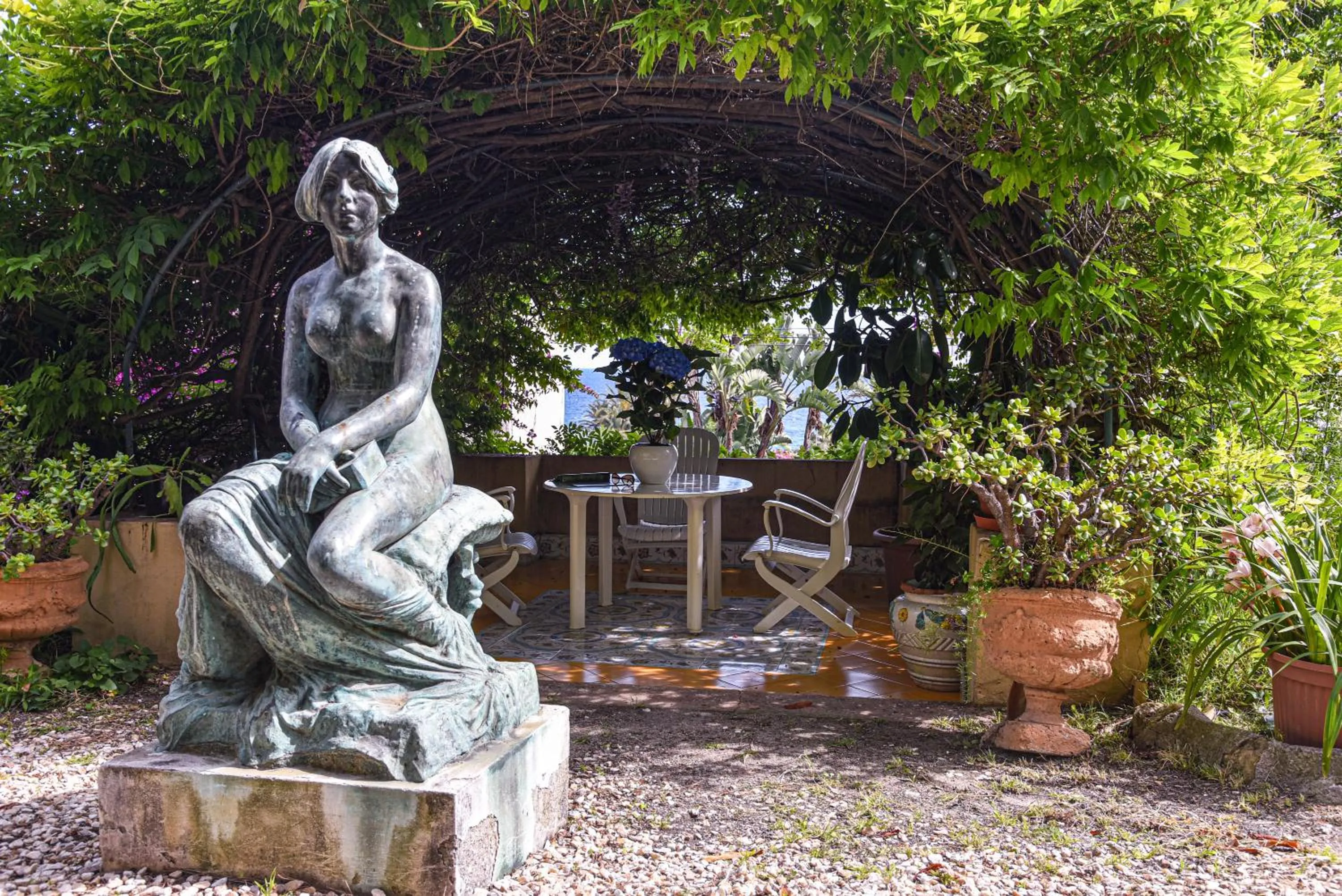 Property building in Grand Hotel De Londres