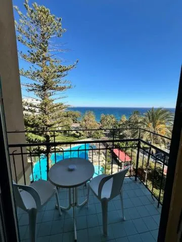 View (from property/room) in Grand Hotel De Londres