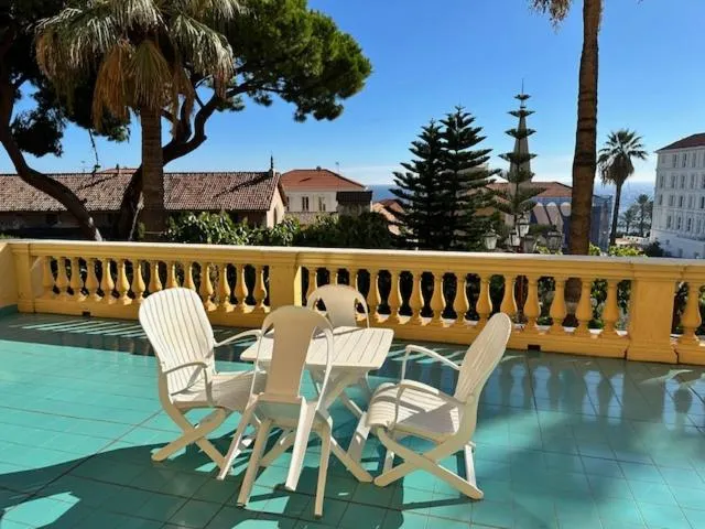 View (from property/room) in Grand Hotel De Londres