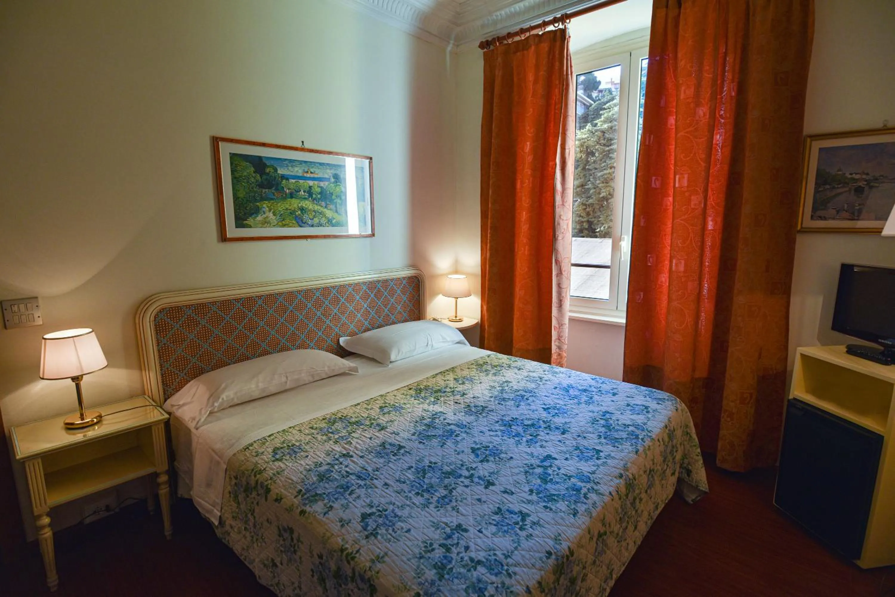 Bedroom in Grand Hotel De Londres