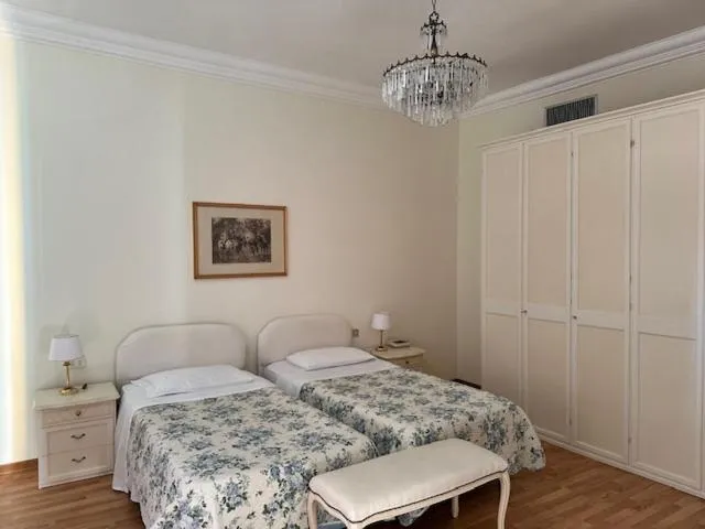 Bed in Grand Hotel De Londres