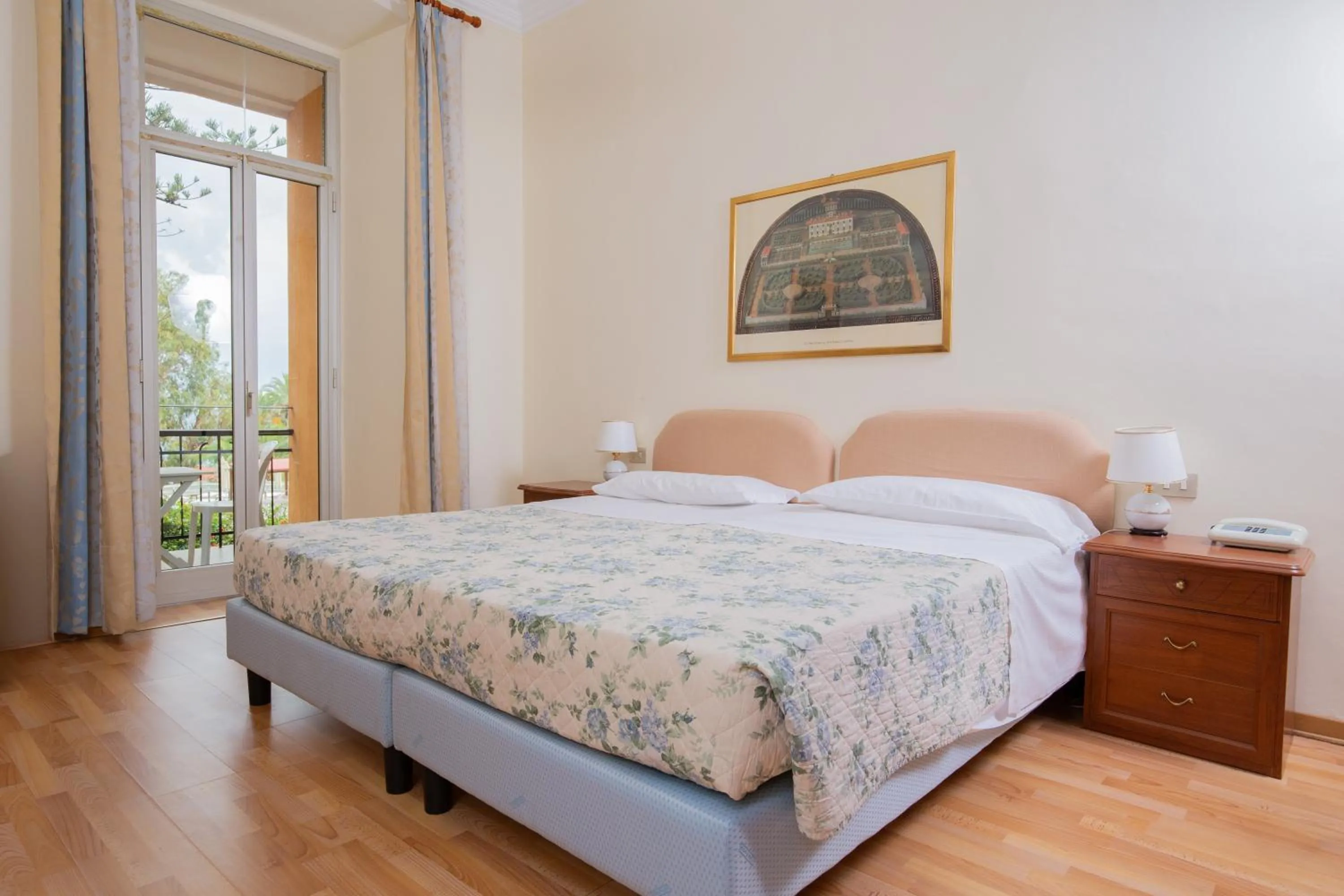 View (from property/room) in Grand Hotel De Londres