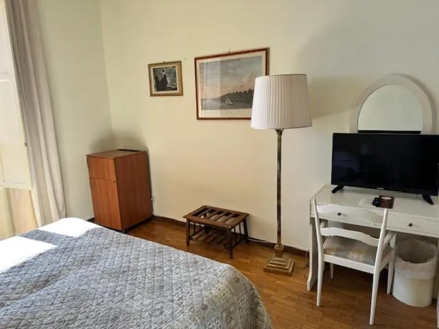 TV and multimedia in Grand Hotel De Londres