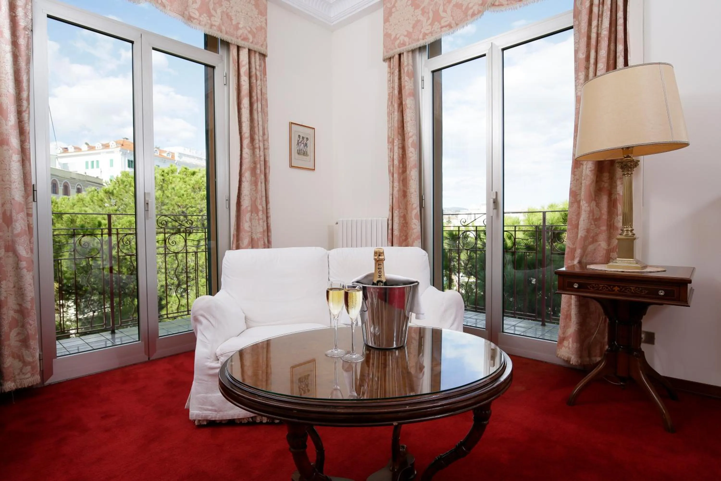 View (from property/room) in Grand Hotel De Londres