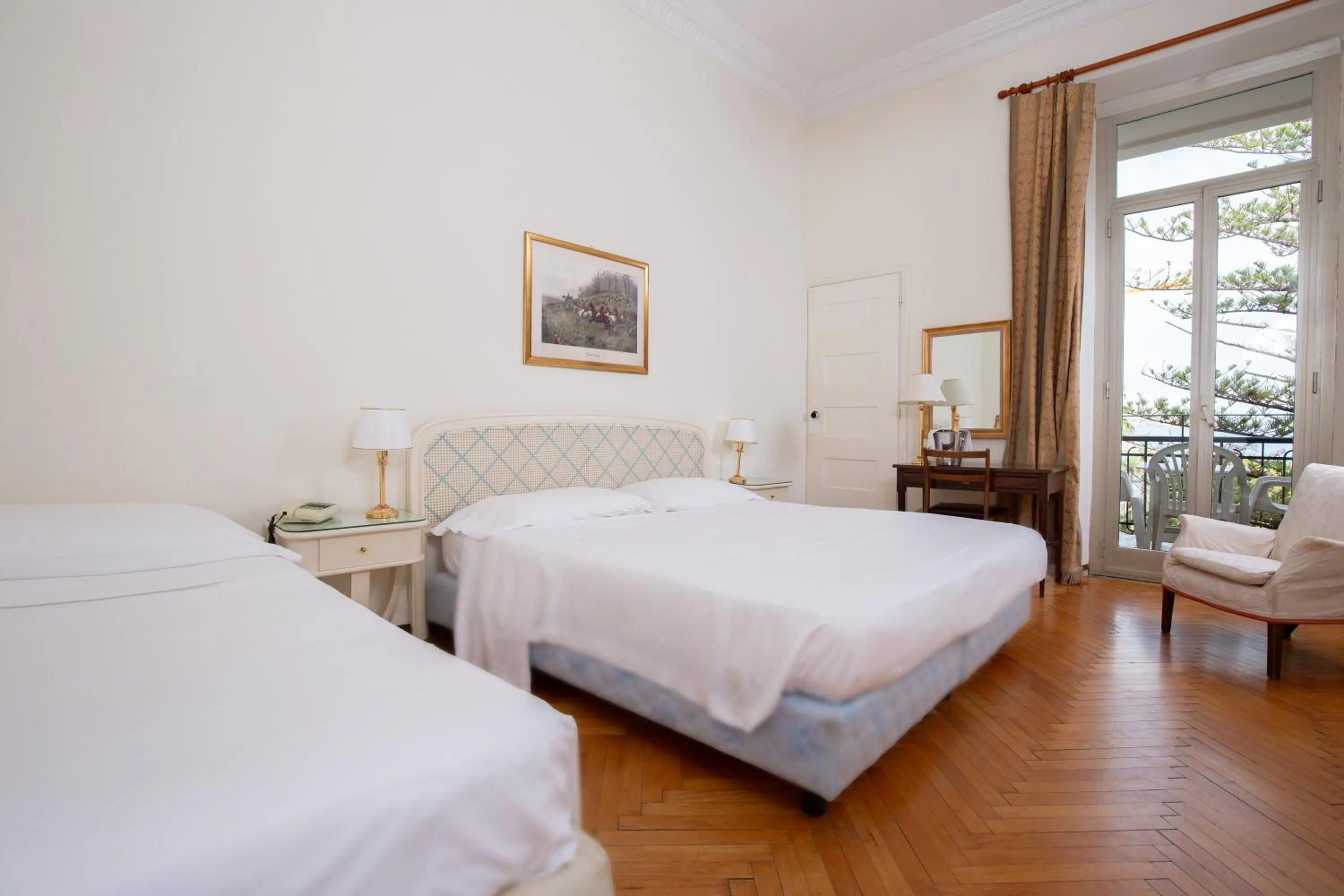 Bedroom in Grand Hotel De Londres