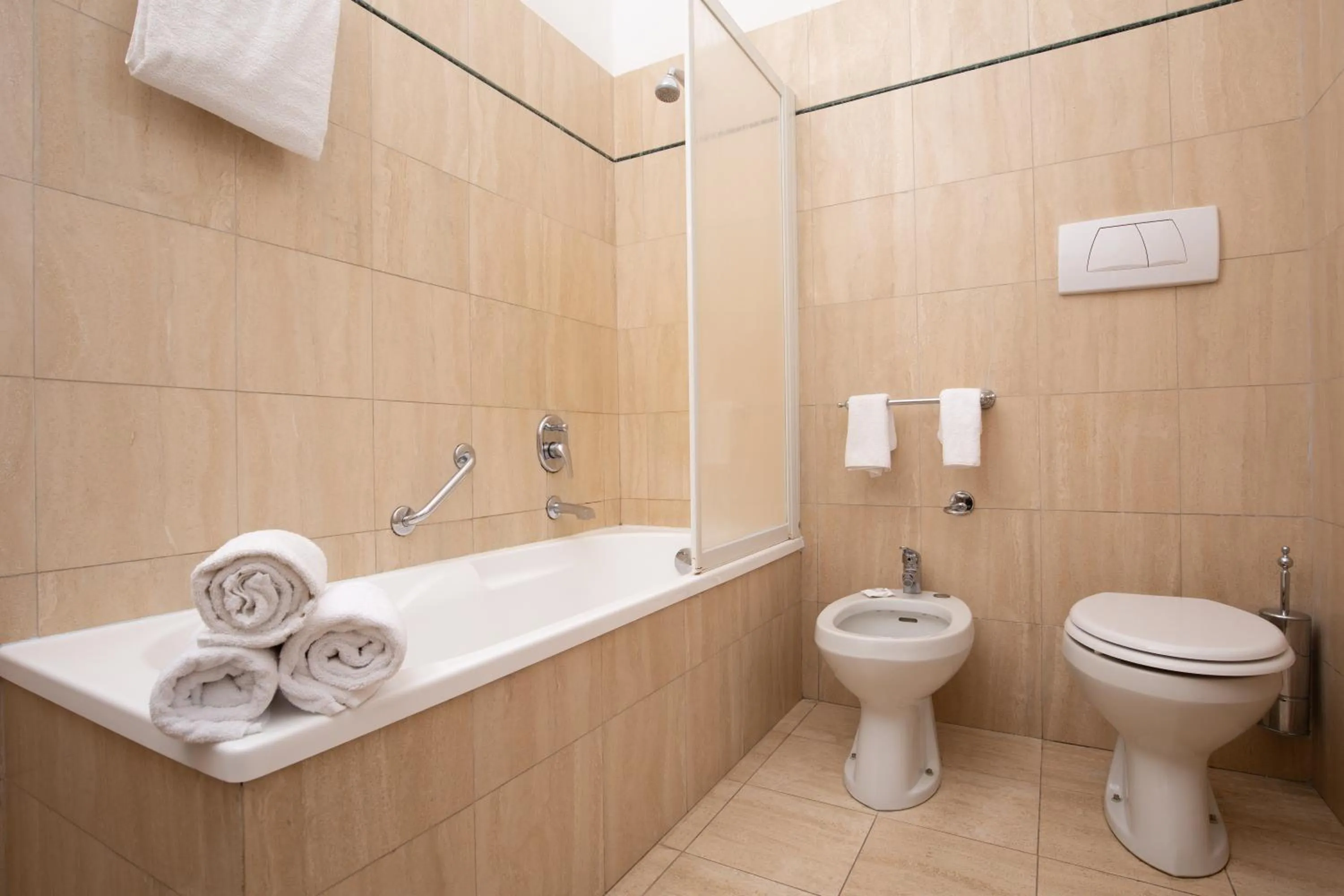 Toilet in Grand Hotel De Londres