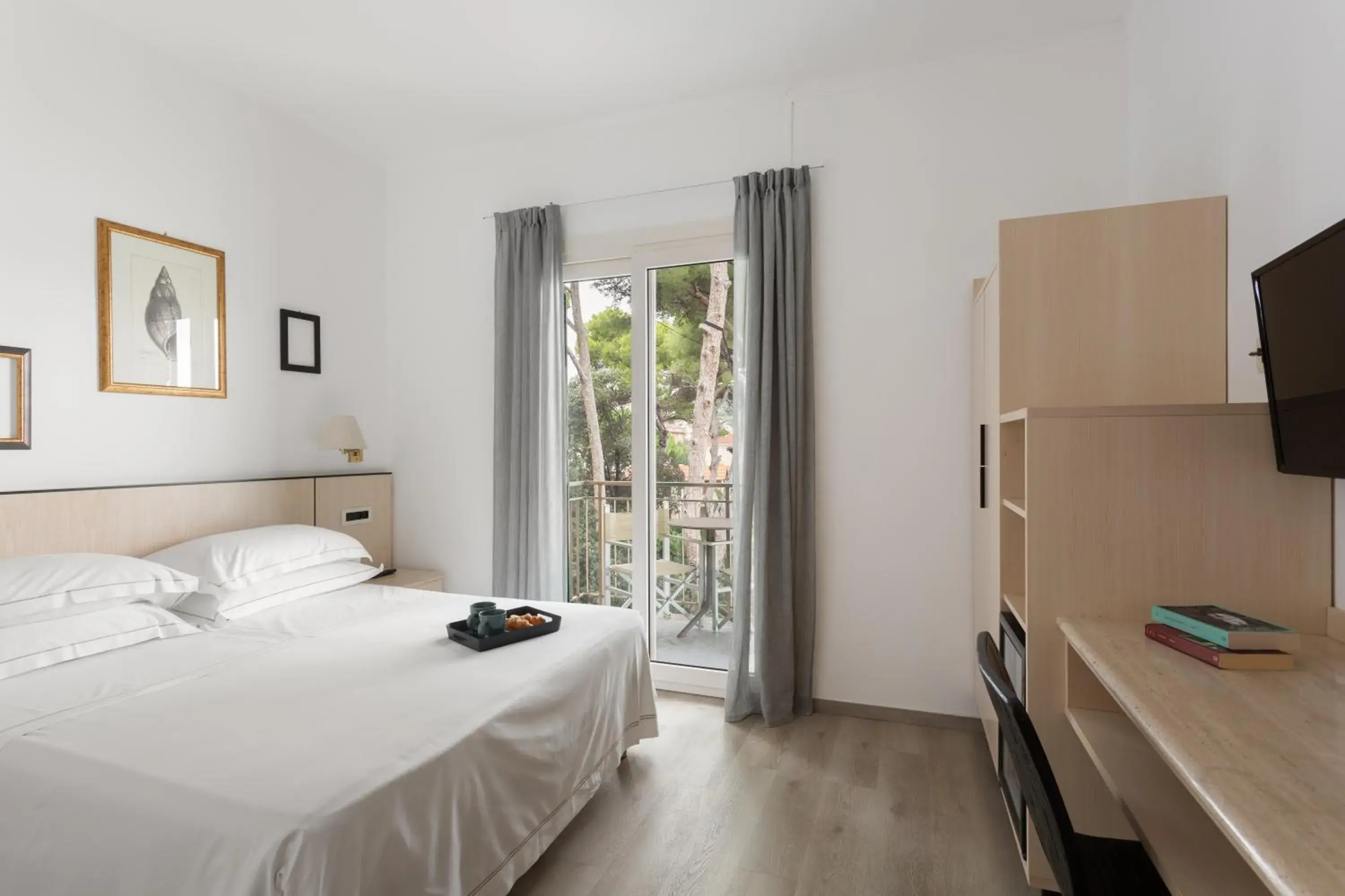 Double Room with Lateral Sea View in Hotel Arc En Ciel Double Room with Lateral Sea View in Hotel Arc En Ciel