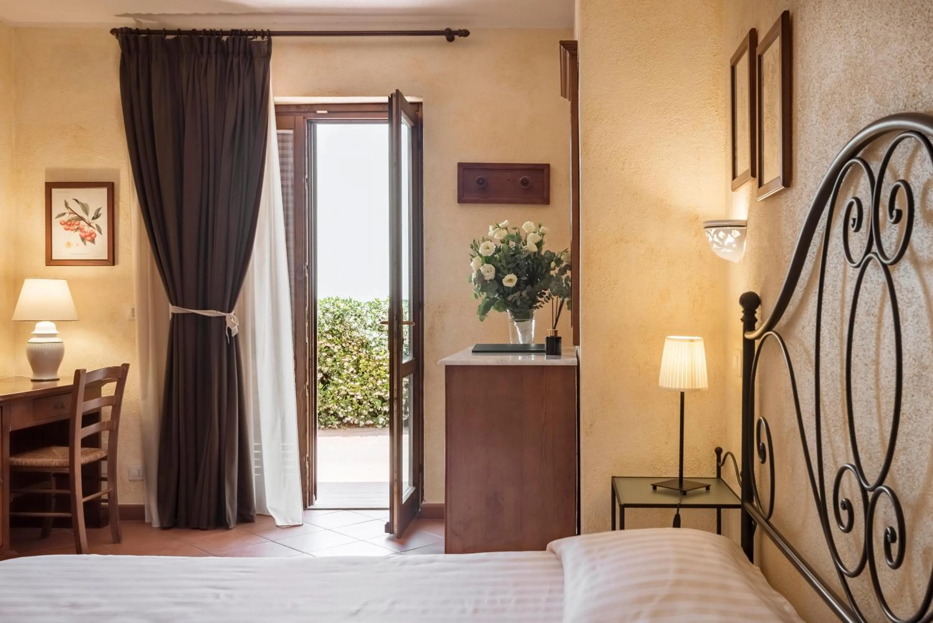 Bed in Antico Casale Di Scansano Resort