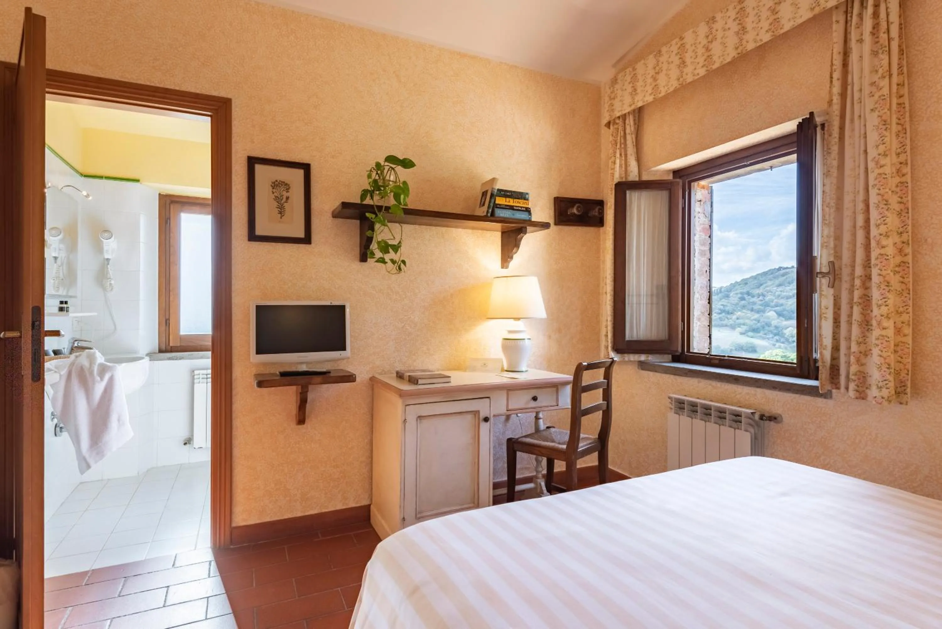 Bed in Antico Casale Di Scansano Resort