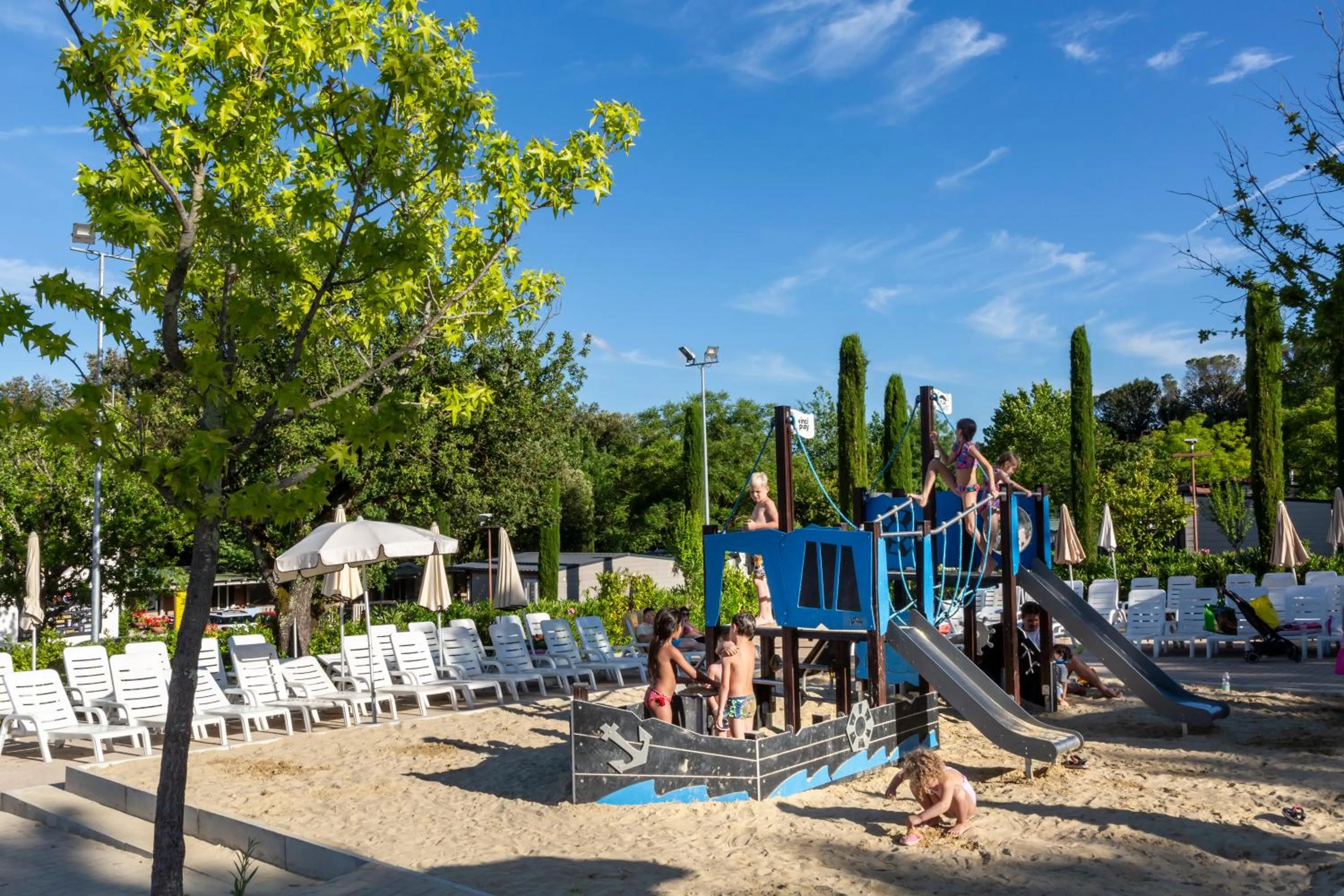 hu Norcenni Girasole village