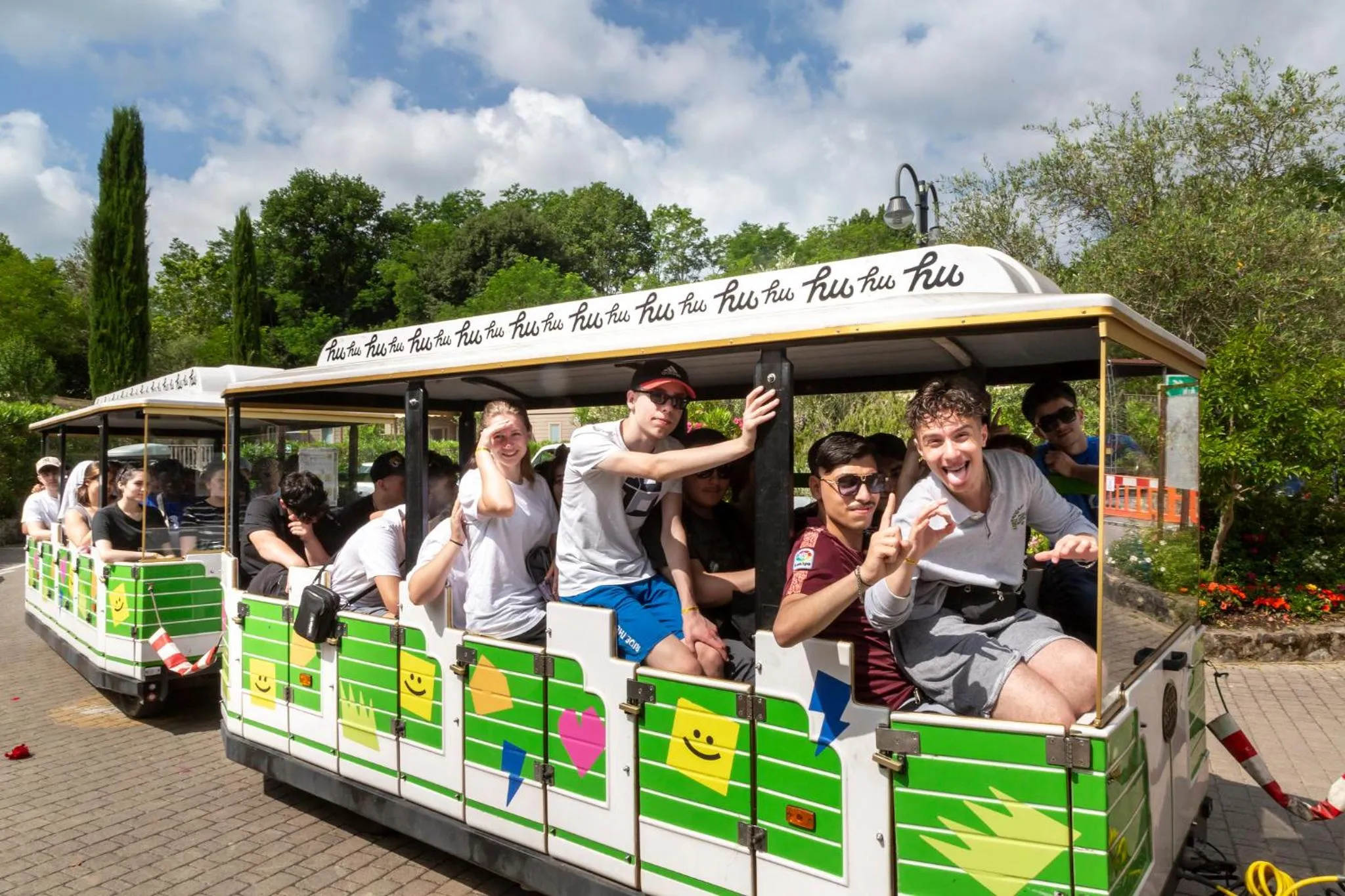 hu Norcenni Girasole village