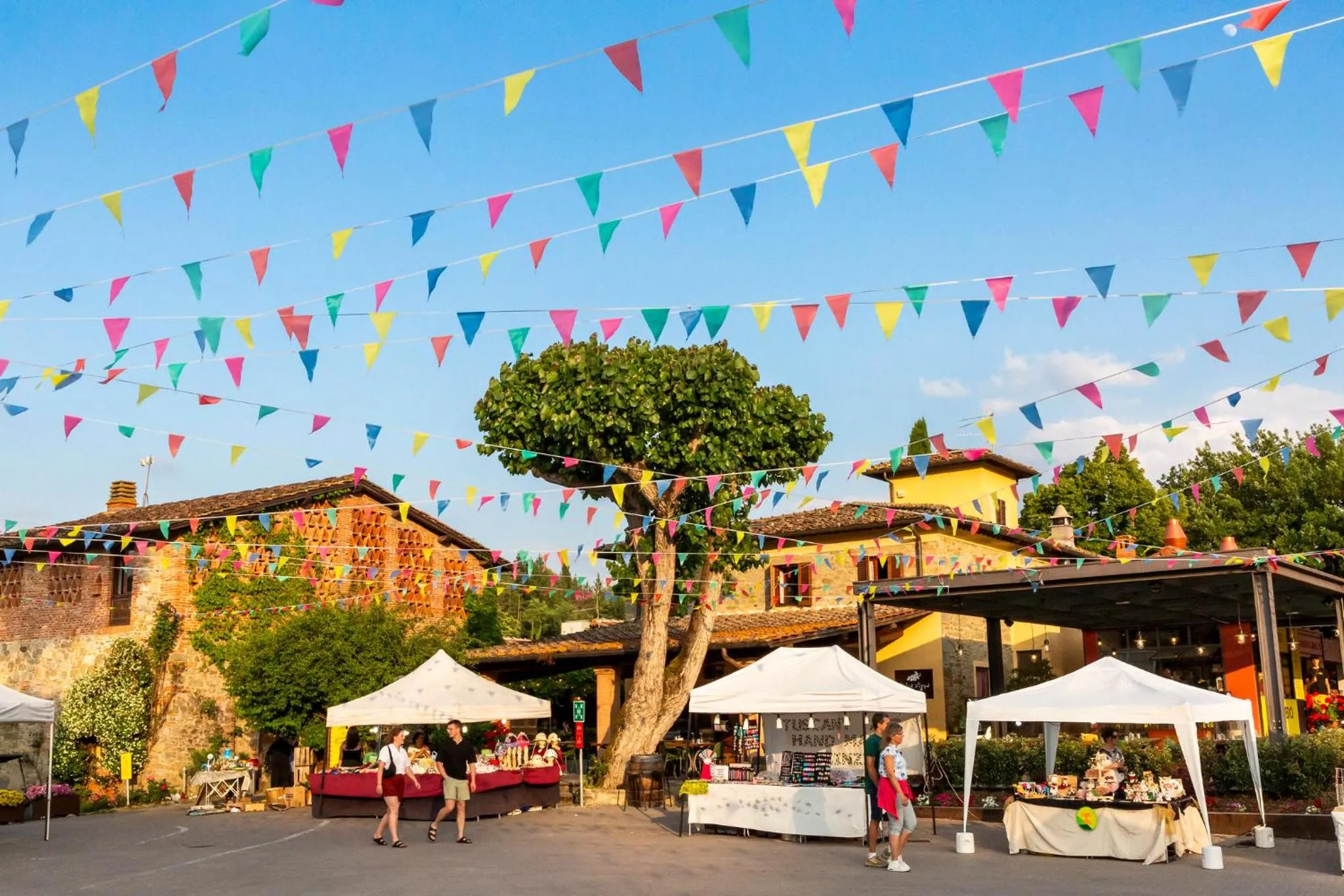 hu Norcenni Girasole village