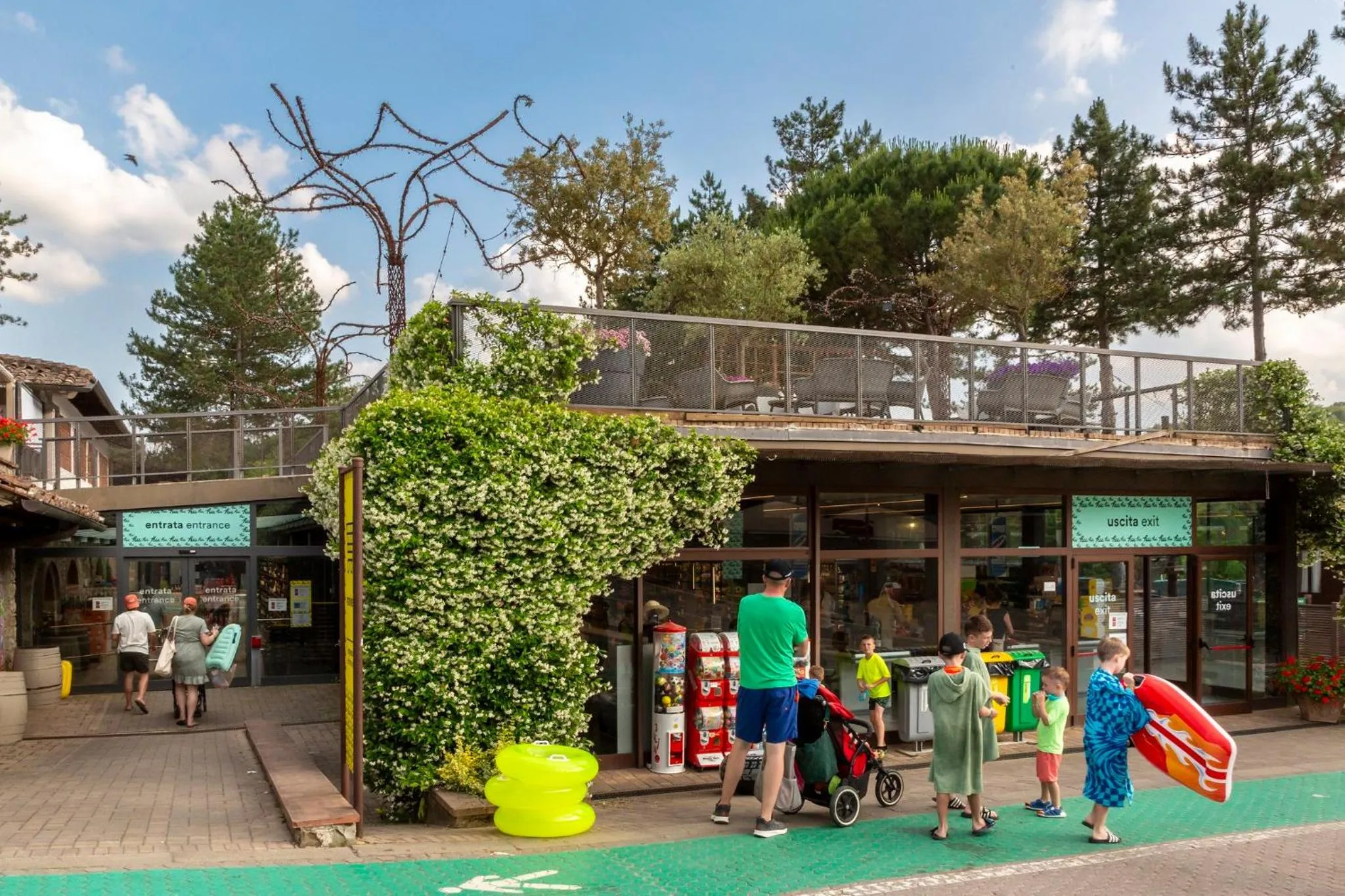 Supermarket/grocery shop in hu Norcenni Girasole village