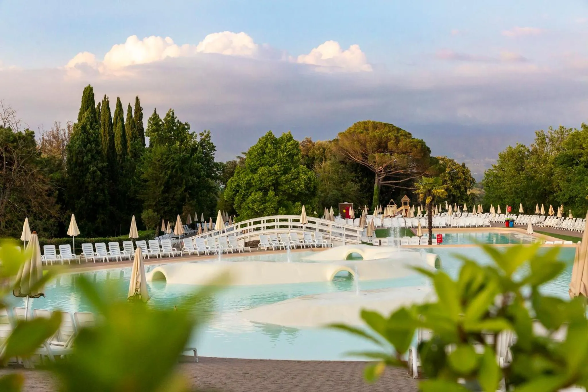 hu Norcenni Girasole village