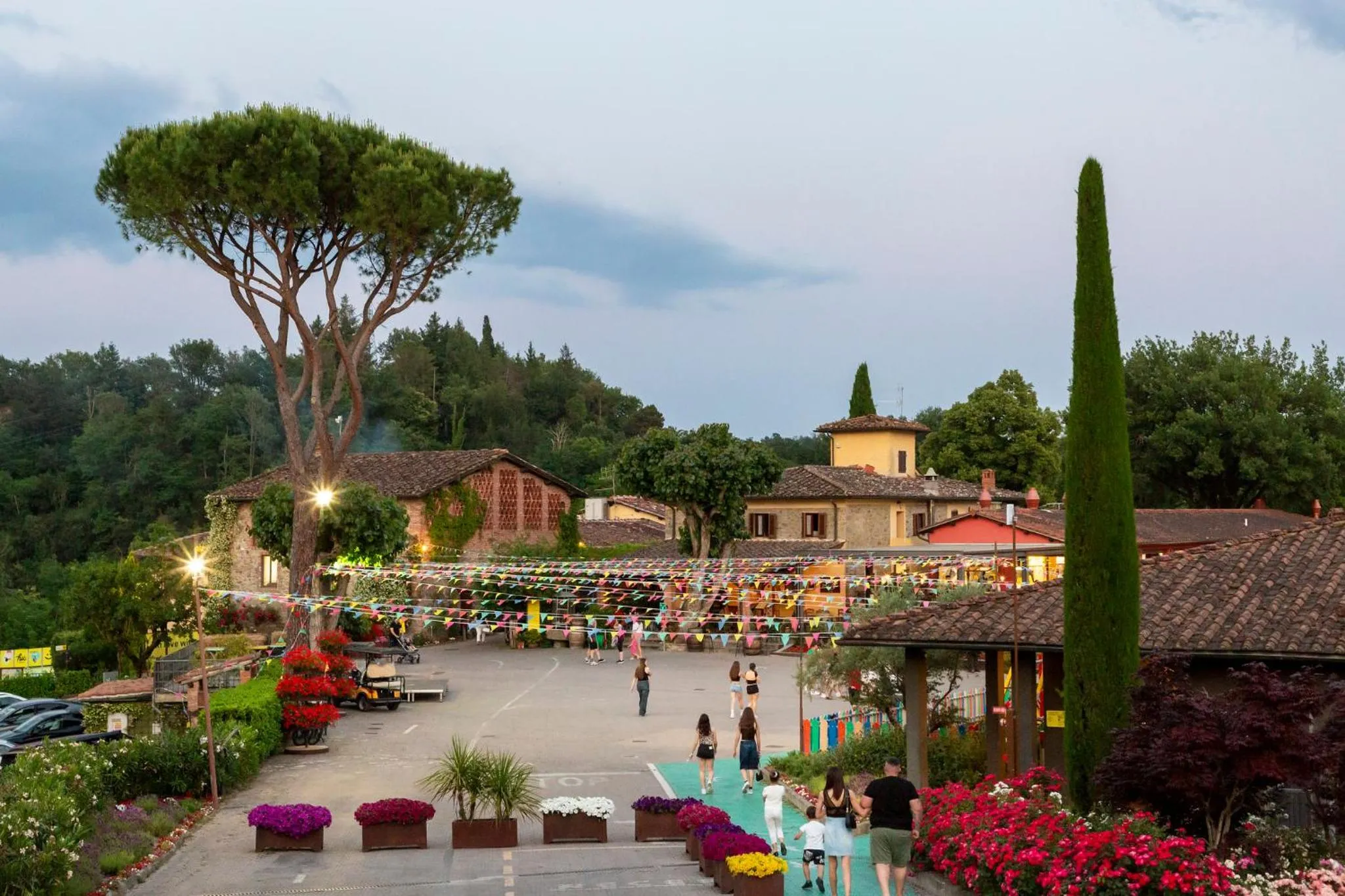 hu Norcenni Girasole village