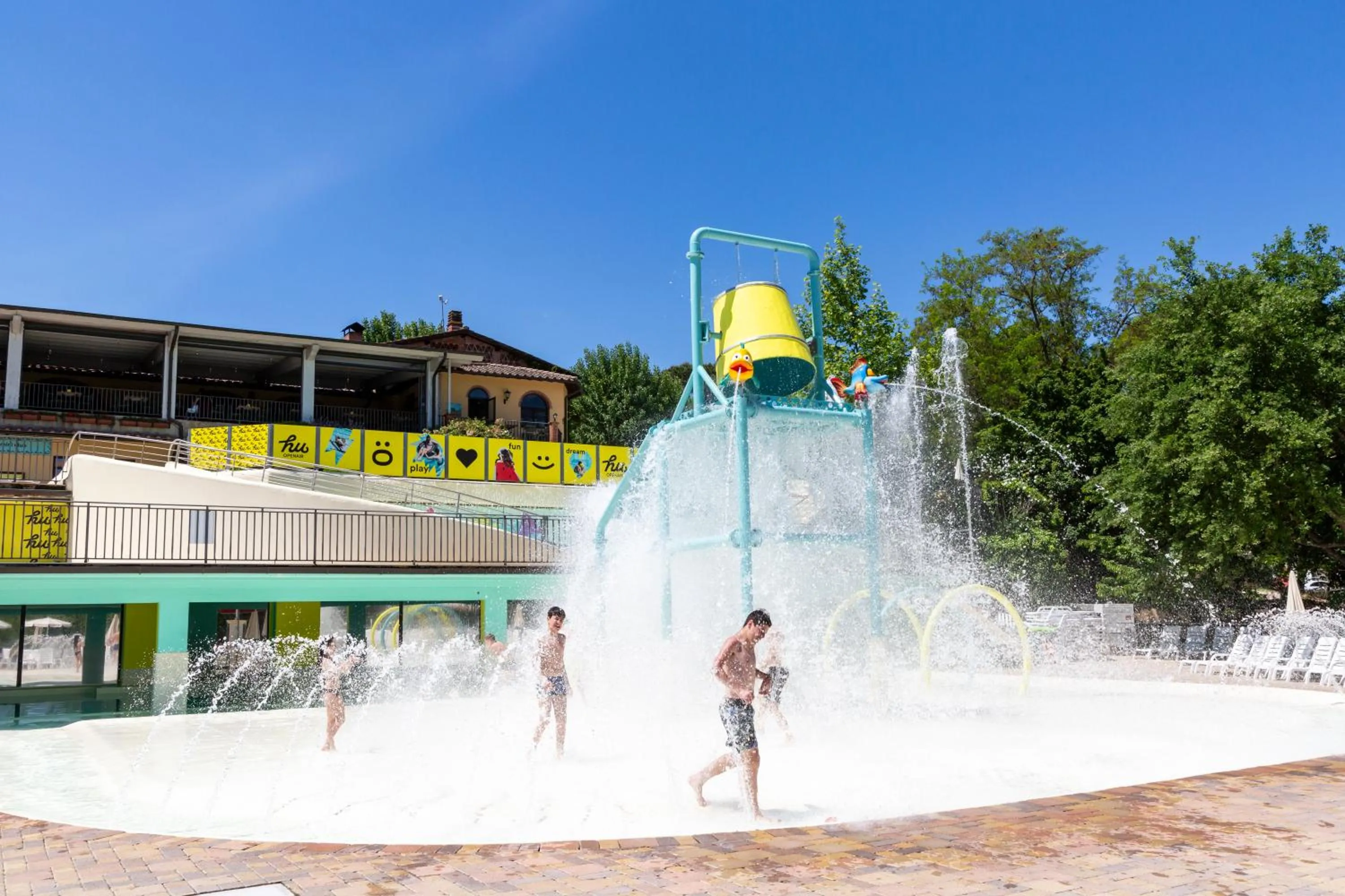 hu Norcenni Girasole village