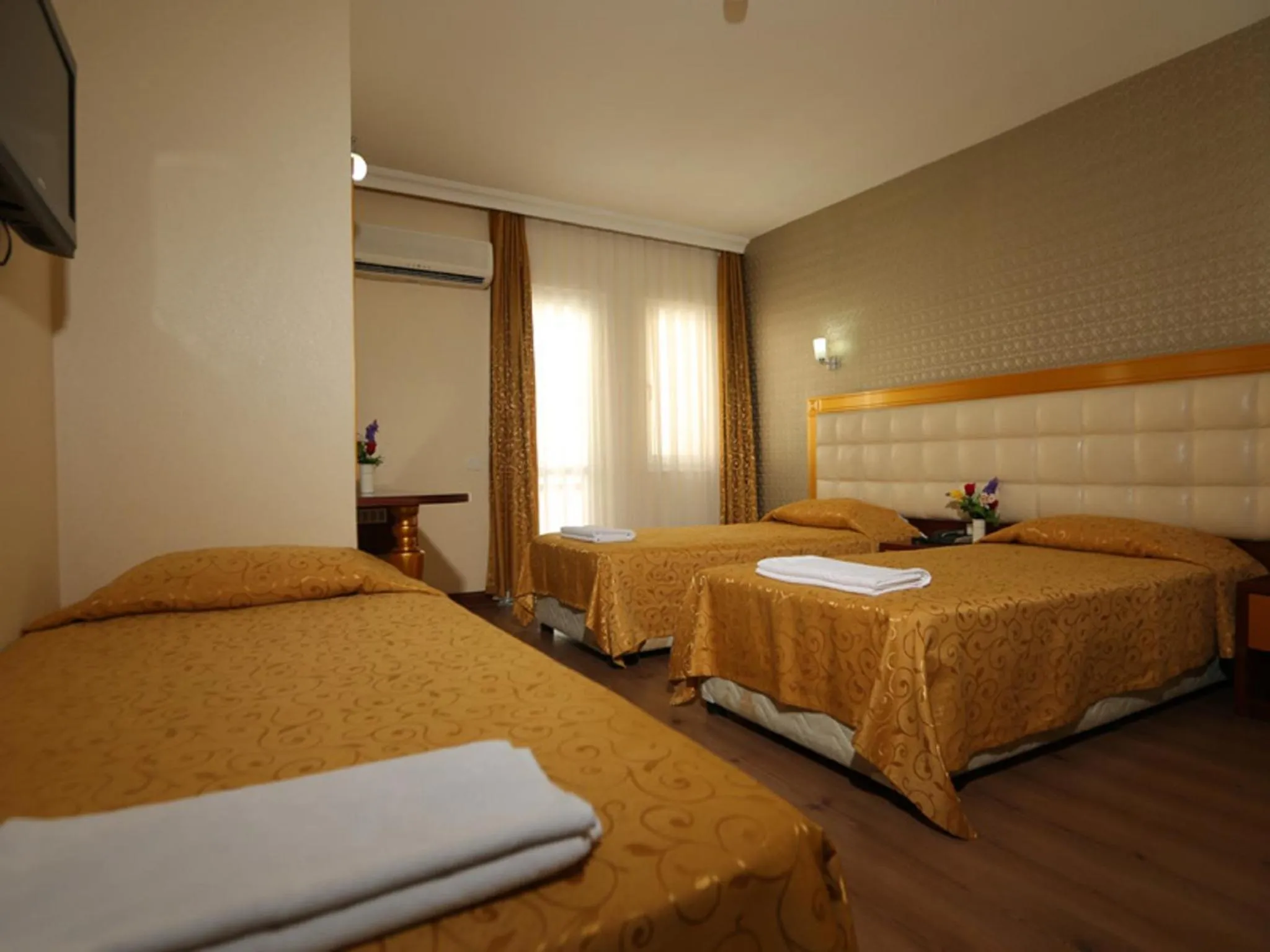 Photo of the whole room, Bed in Kayalar Hotel