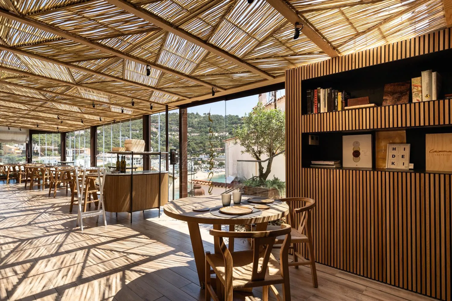 Restaurant/places to eat in Hotel Casamar