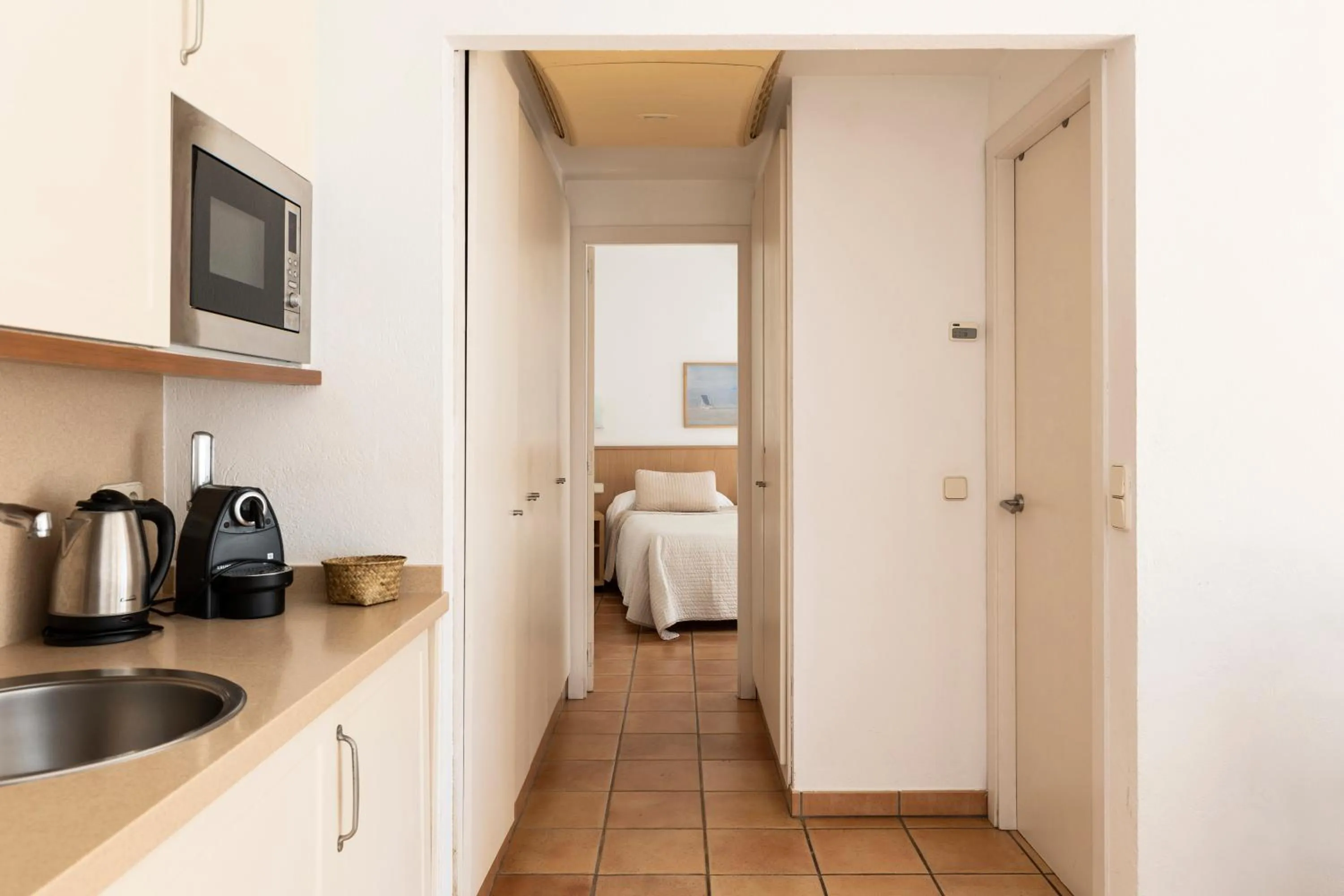 Kitchen or kitchenette, Bed in Hotel Casamar