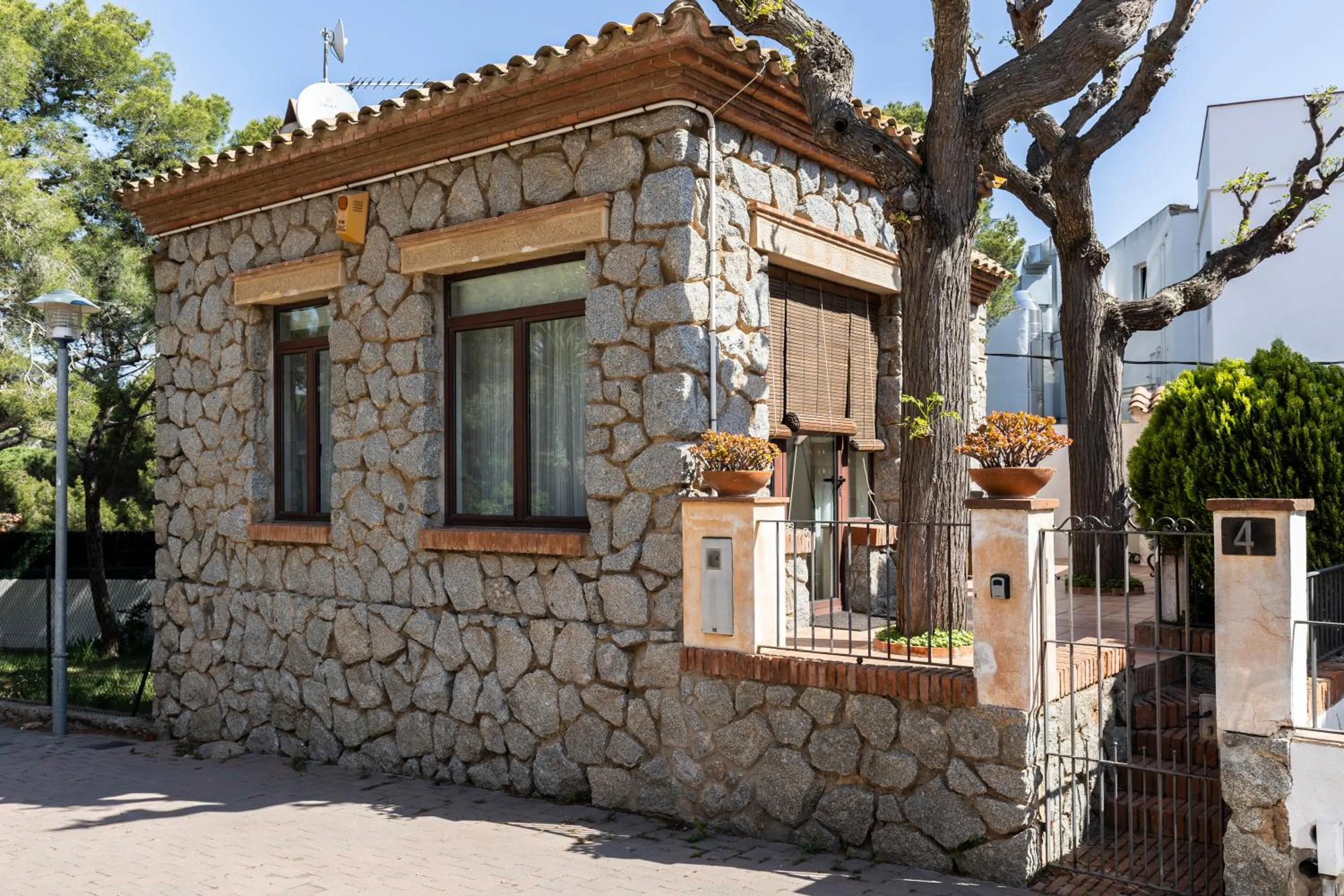 Property building in Hotel Casamar