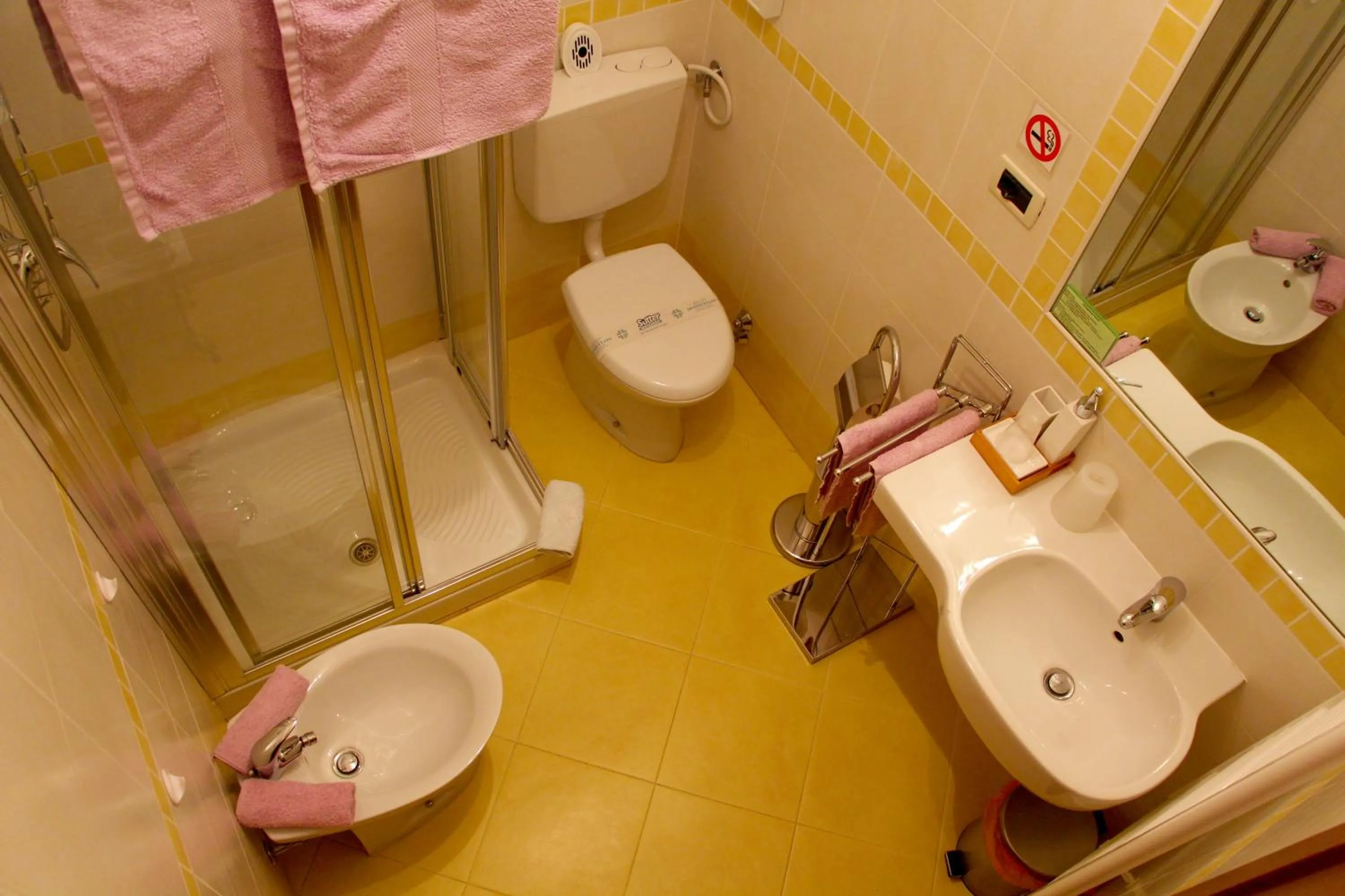 Shower in Hotel La Fontana