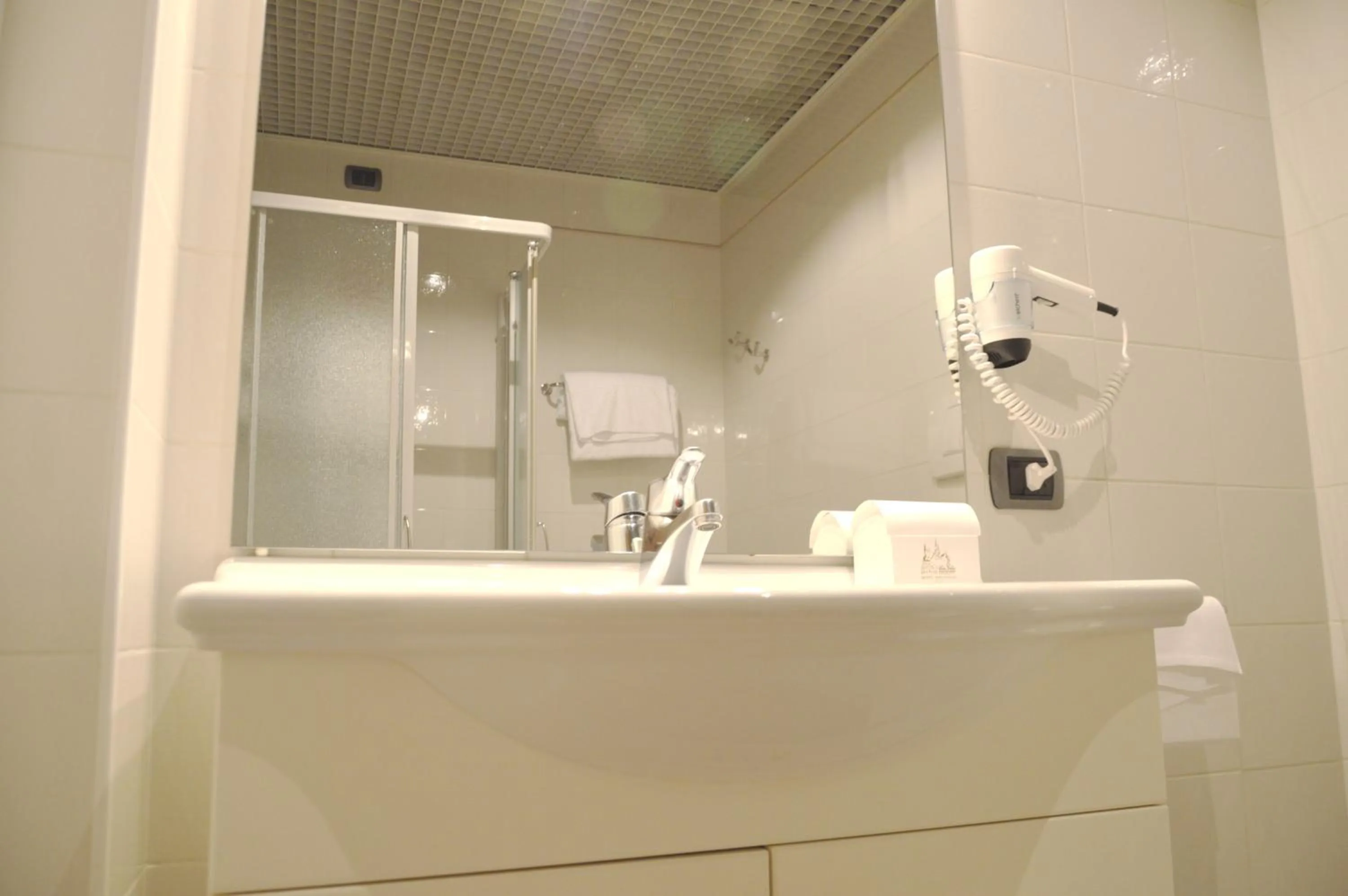 Bathroom in Hotel Donatello