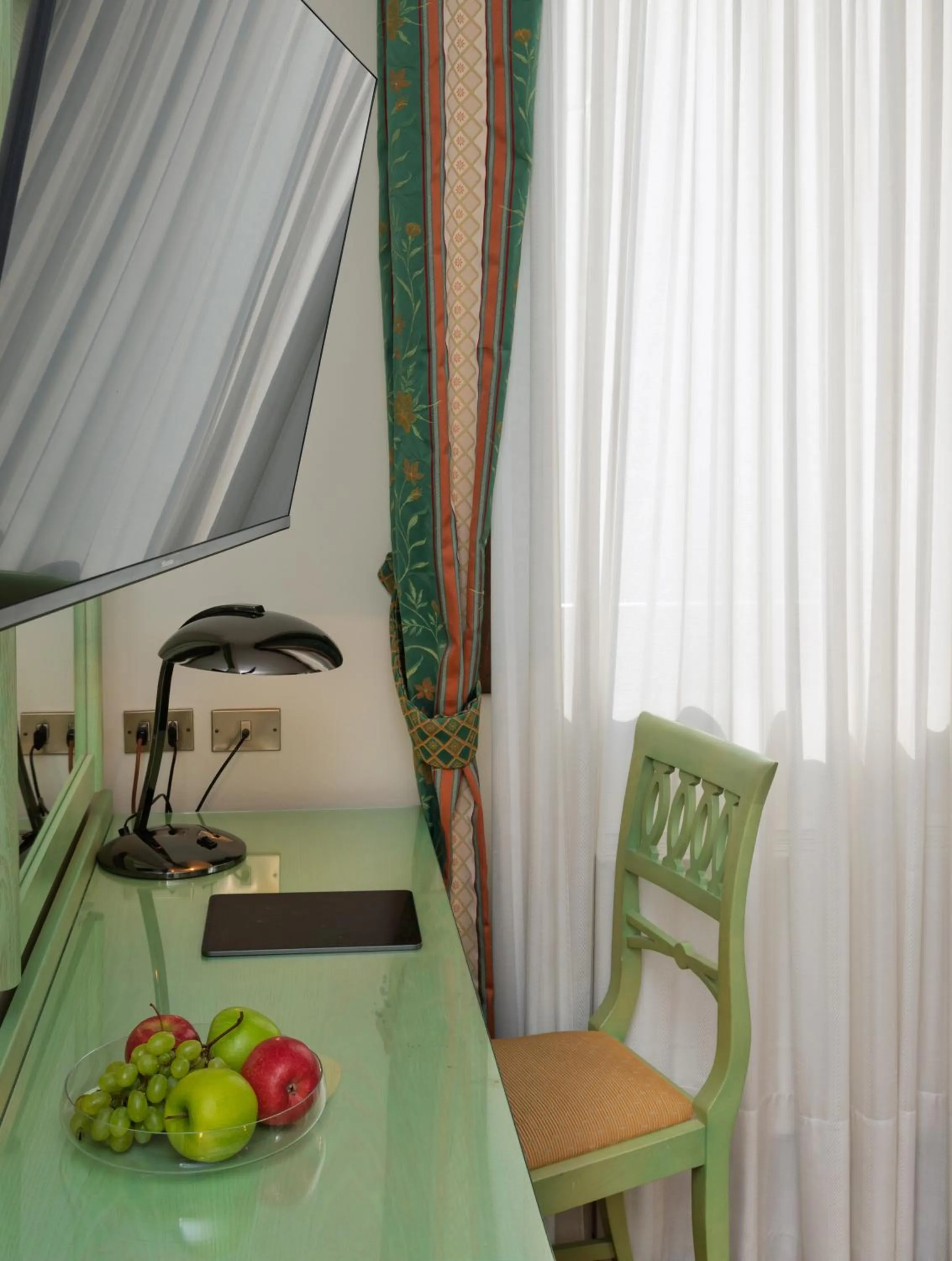 TV and multimedia in Hotel Donatello