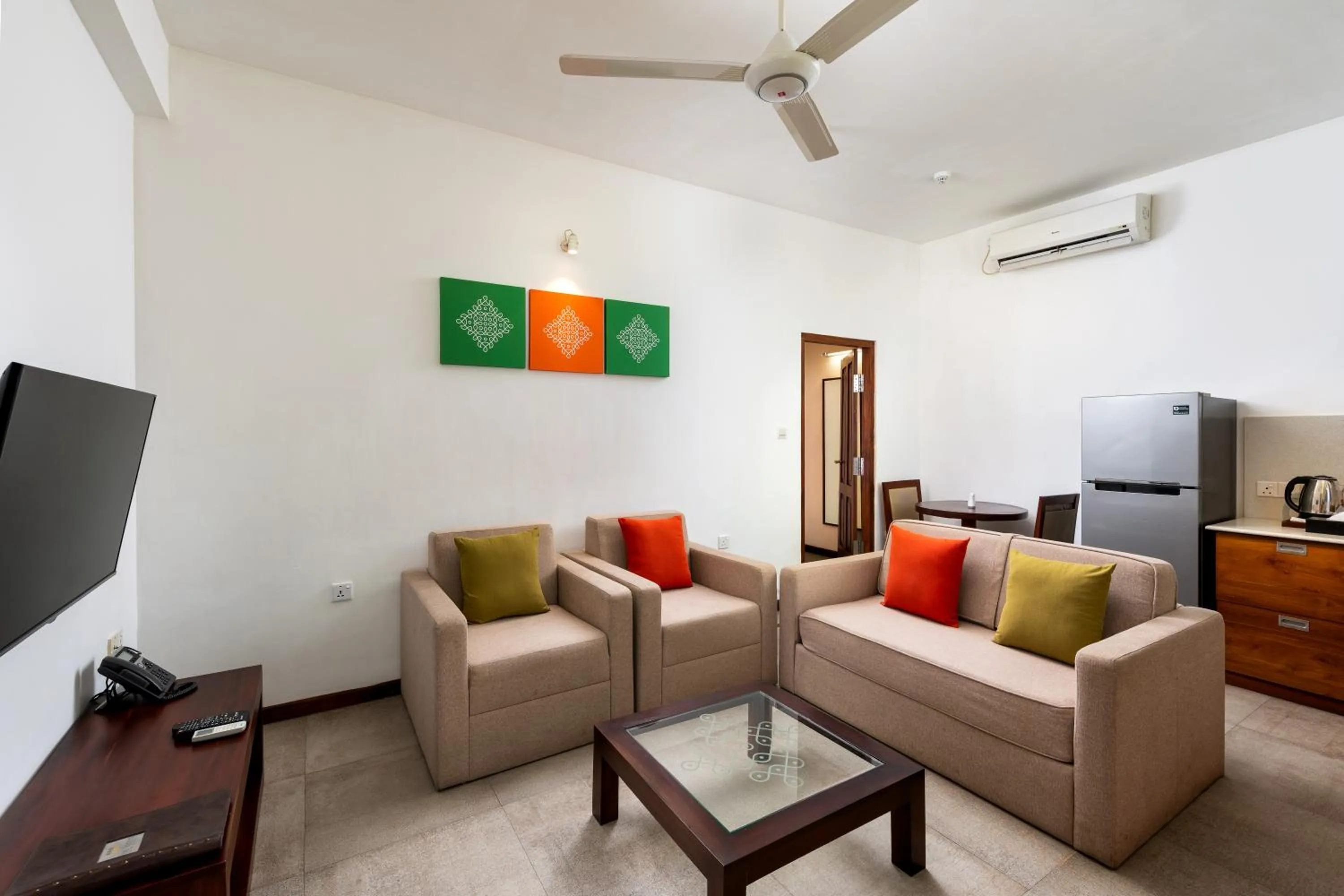 Communal lounge/ TV room in The Thinnai Hotel - Jaffna