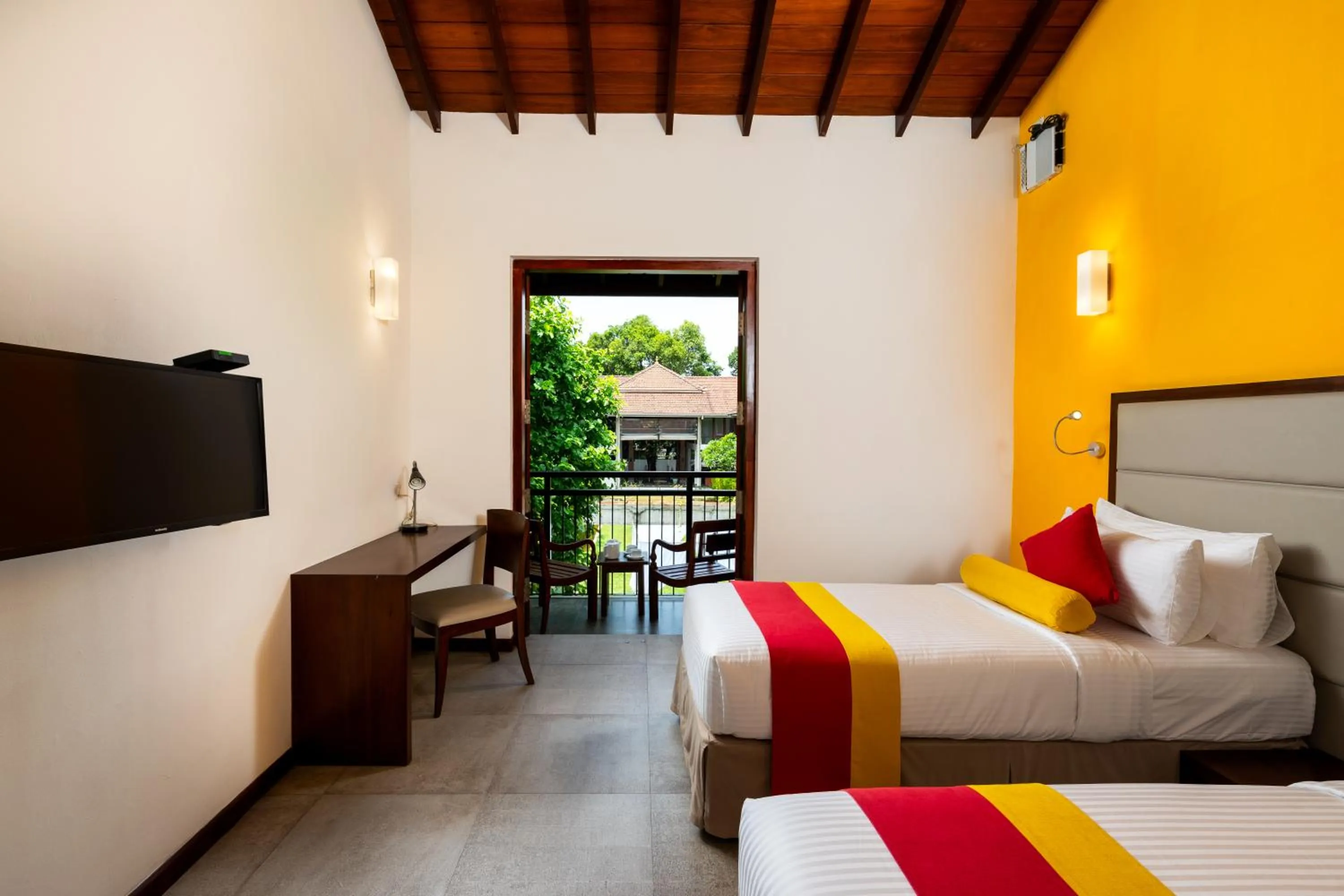 Property building, Bed in The Thinnai Hotel - Jaffna