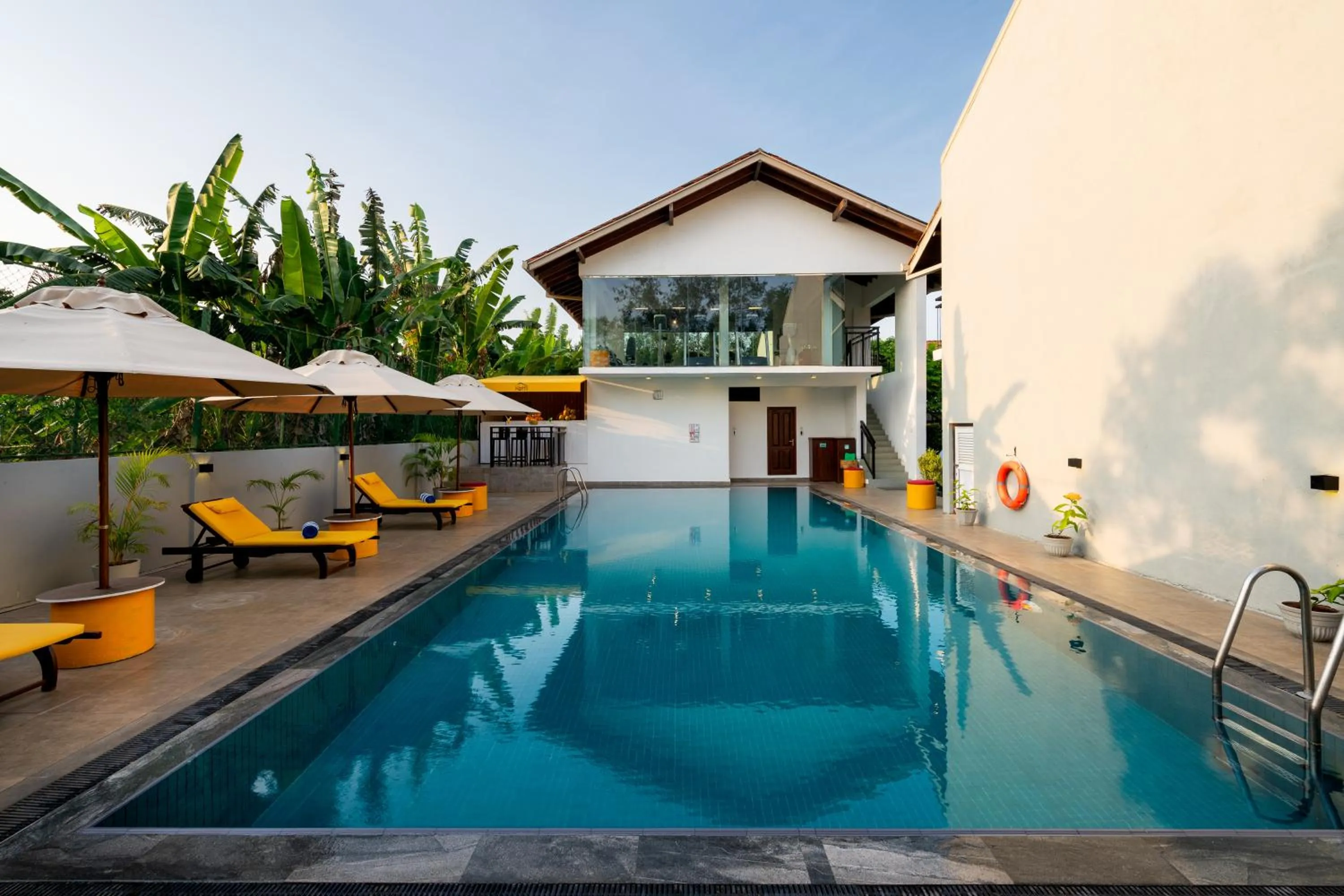 Swimming pool in The Thinnai Hotel - Jaffna