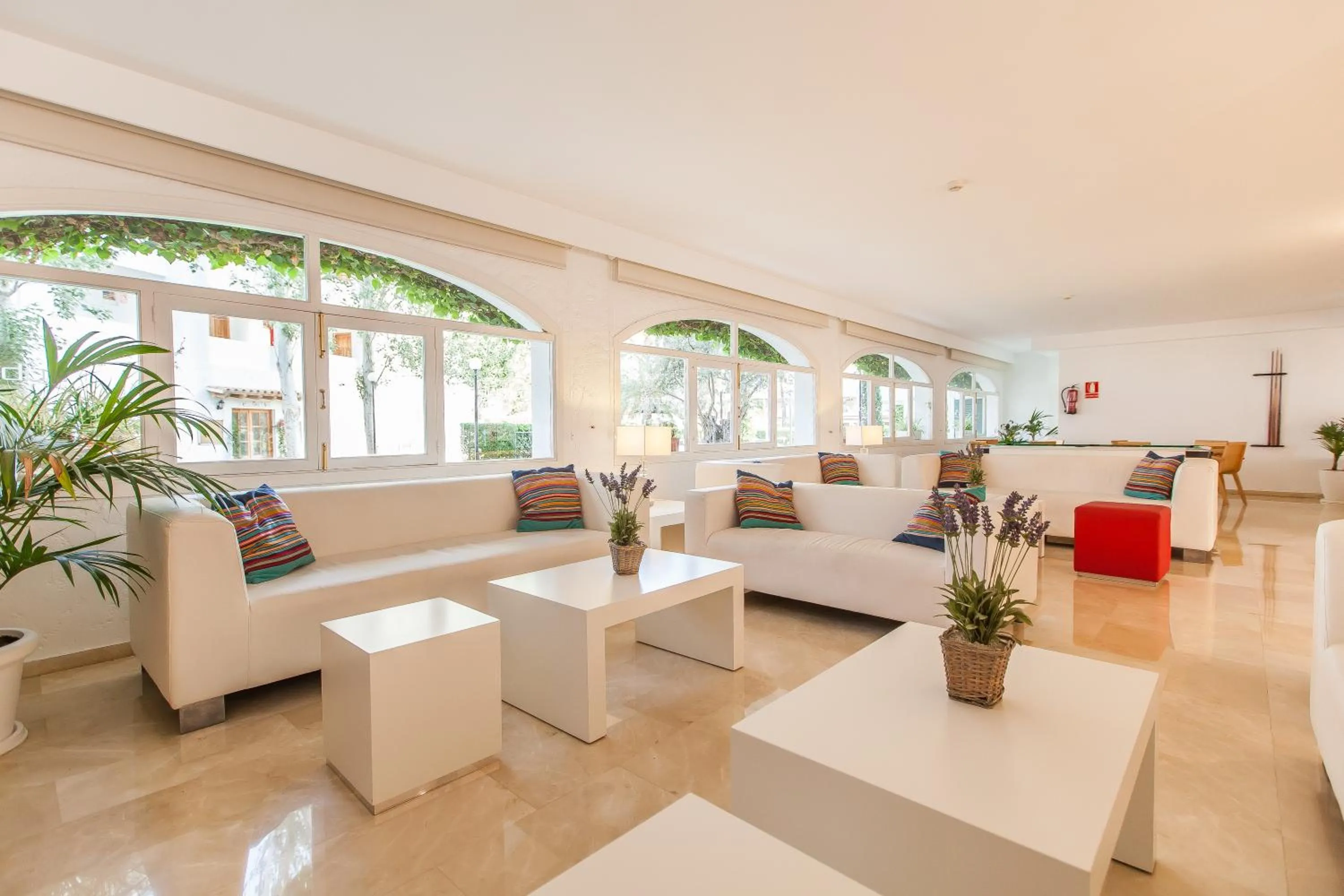 Communal lounge/ TV room in Sol de Alcudia Apartamentos