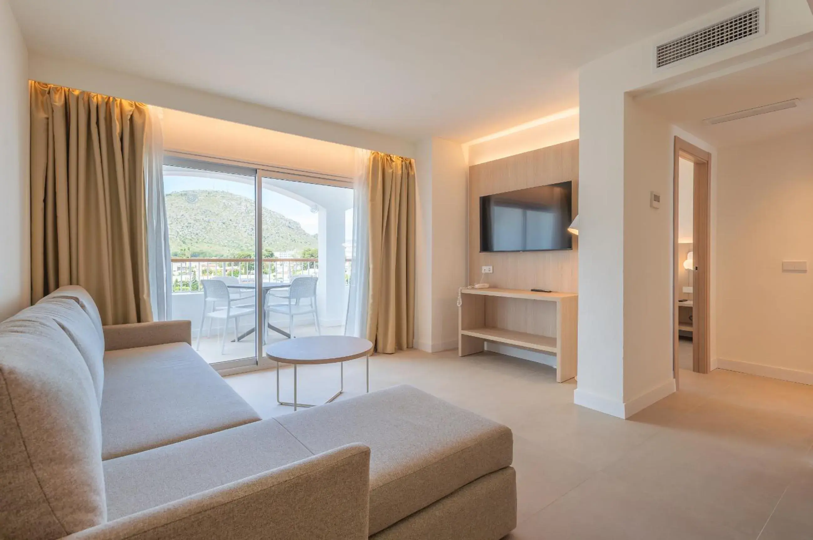 Bed in Sol de Alcudia Apartamentos Bed in Sol de Alcudia Apartamentos