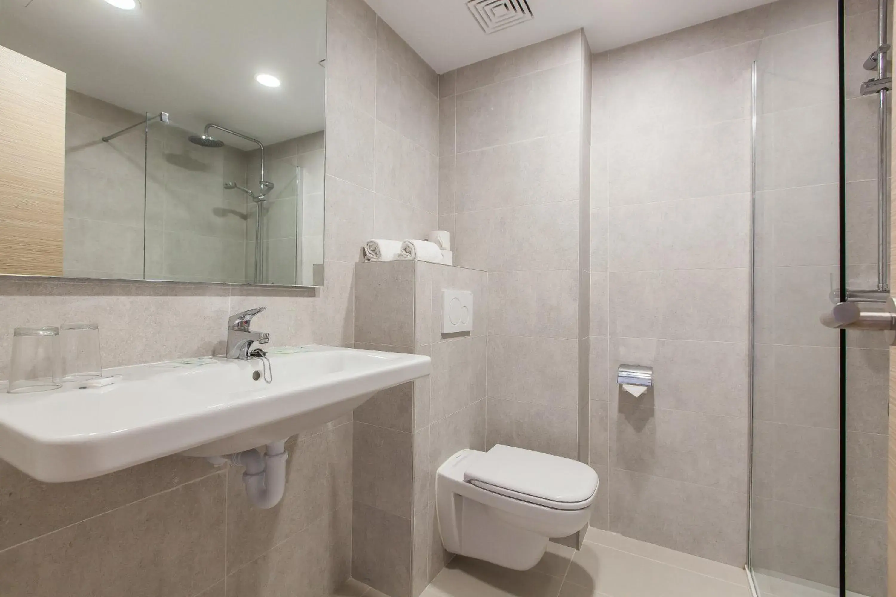 Bathroom in Sol de Alcudia Apartamentos Bathroom in Sol de Alcudia Apartamentos