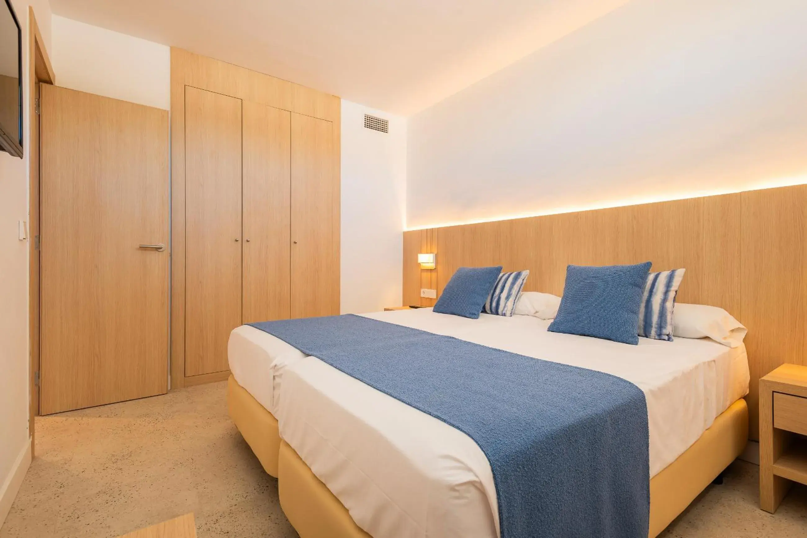 Bed in Sol de Alcudia Apartamentos Bed in Sol de Alcudia Apartamentos