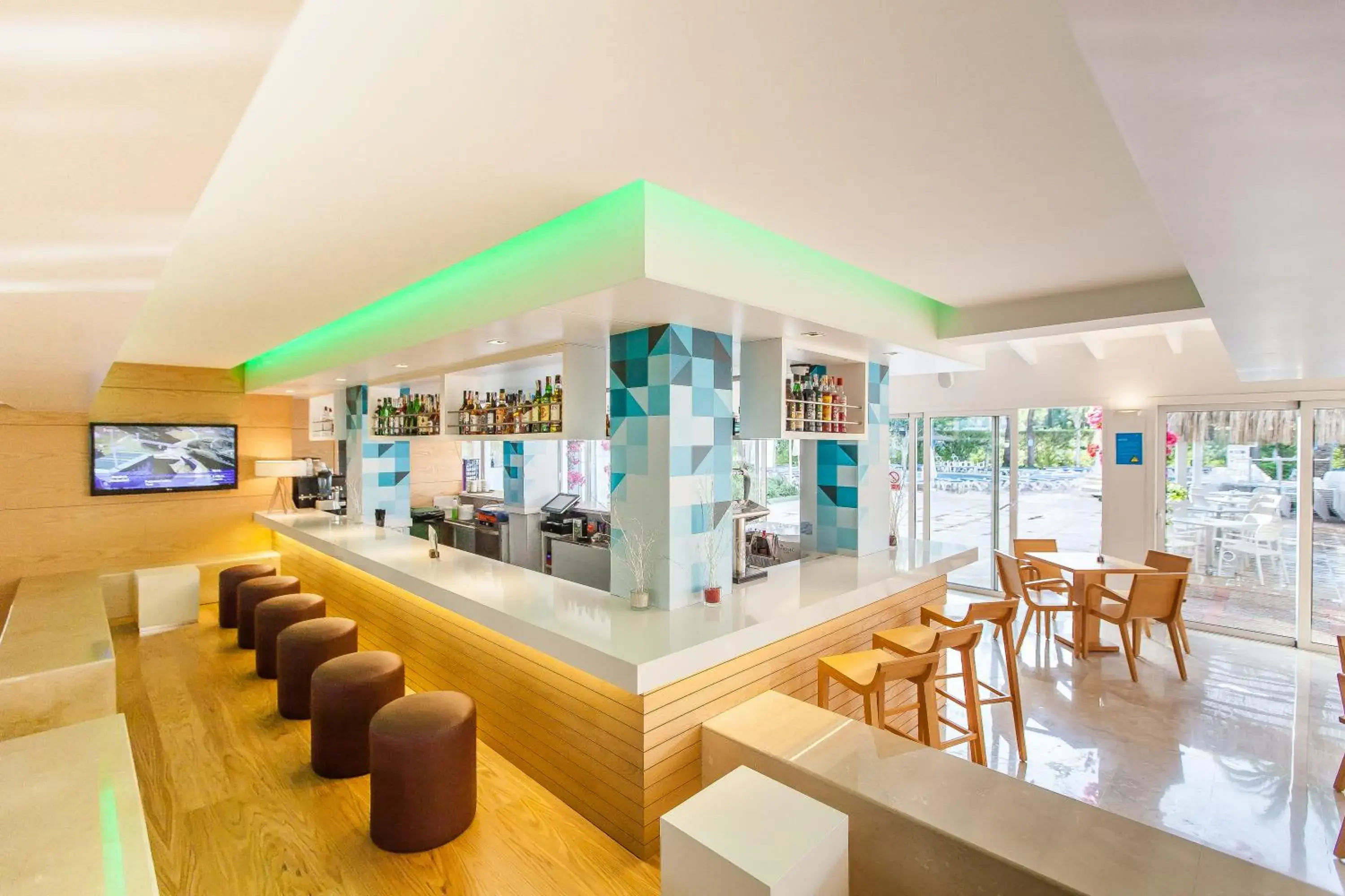 Lounge or bar in Sol de Alcudia Apartamentos Lounge or bar in Sol de Alcudia Apartamentos