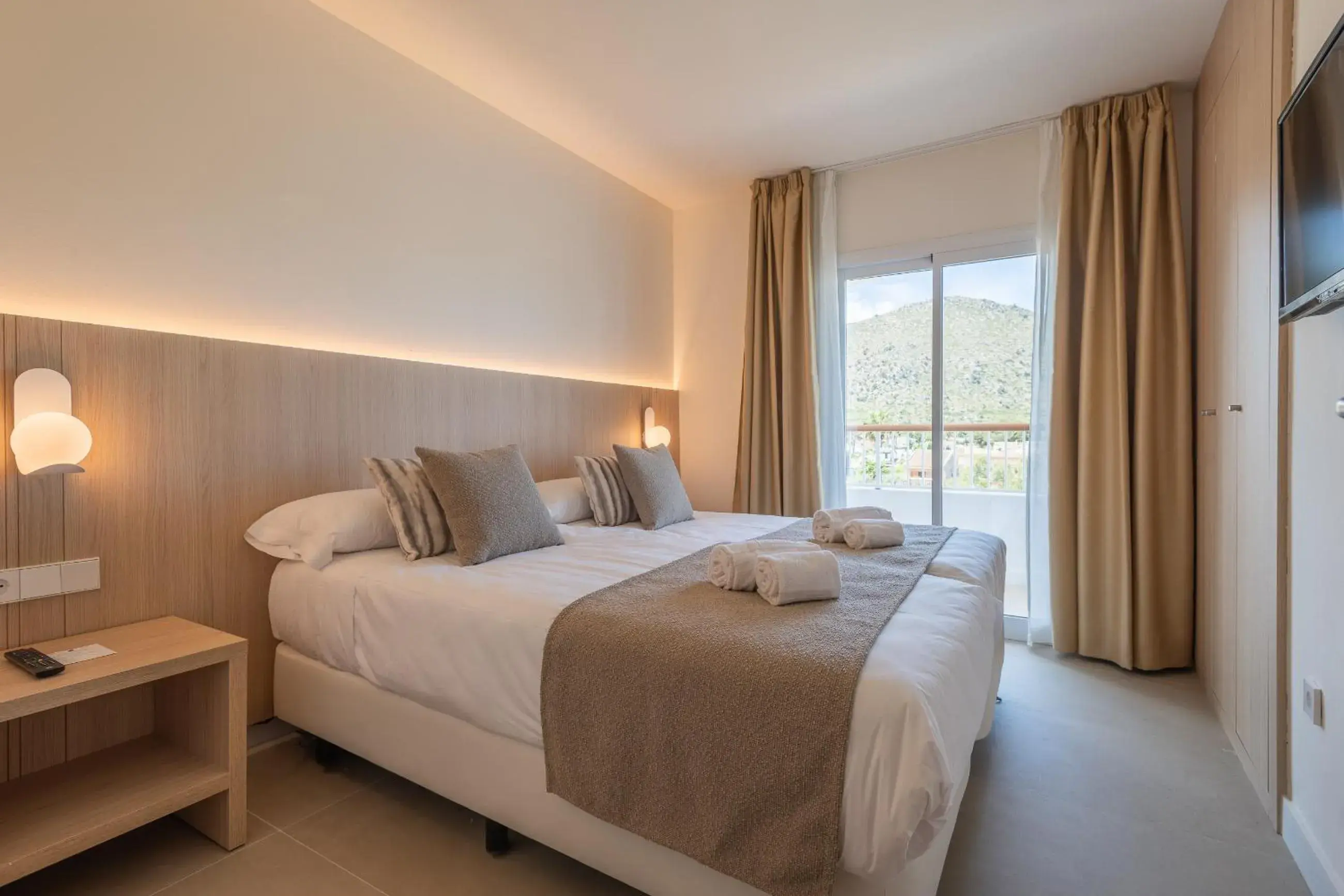 Bed in Sol de Alcudia Apartamentos Bed in Sol de Alcudia Apartamentos