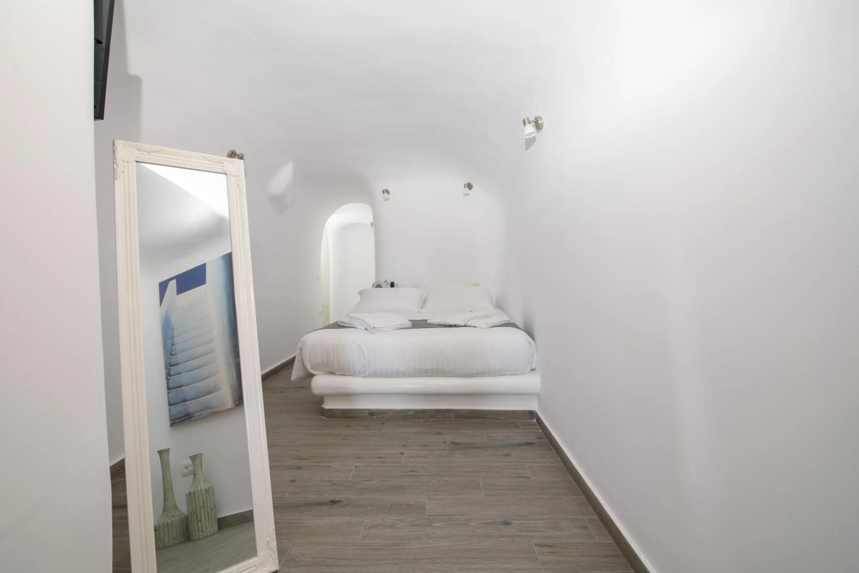 Bedroom, Bed in Angel Luxury Suites