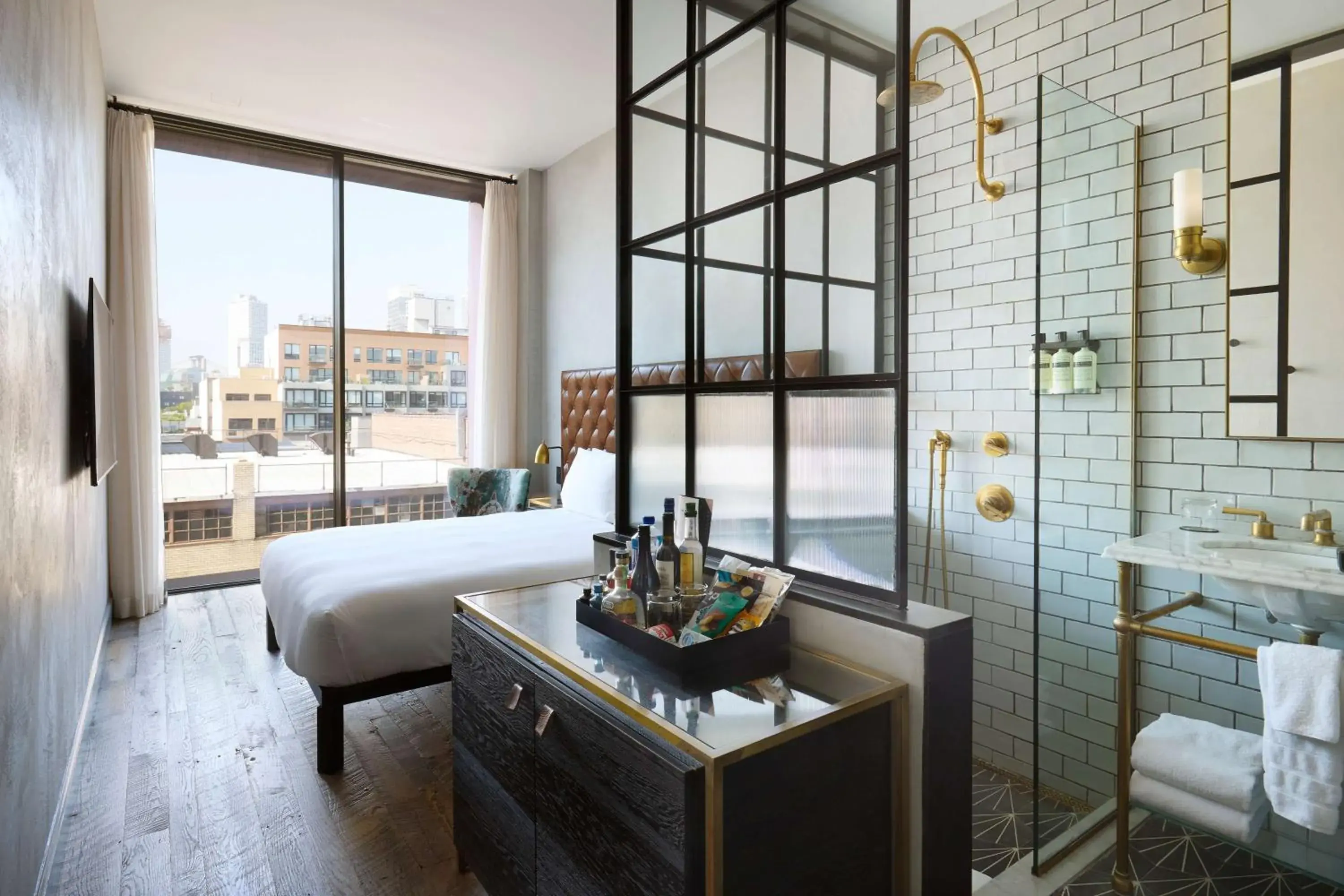 Queen Room in Arlo Williamsburg Queen Room in Arlo Williamsburg