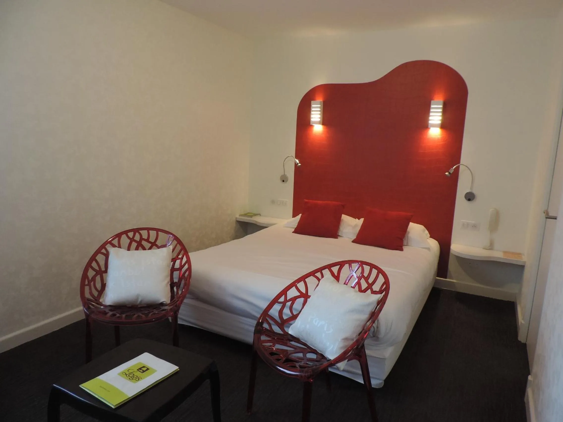 Photo of the whole room in Auv'hôtel