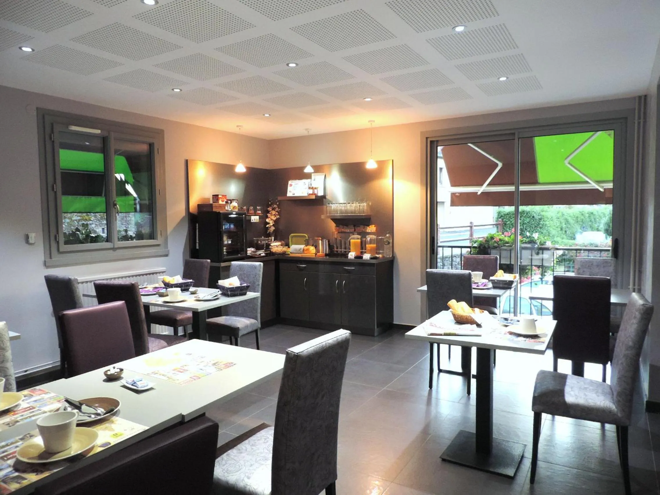 Breakfast, Restaurant/Places to Eat in Auv'hôtel