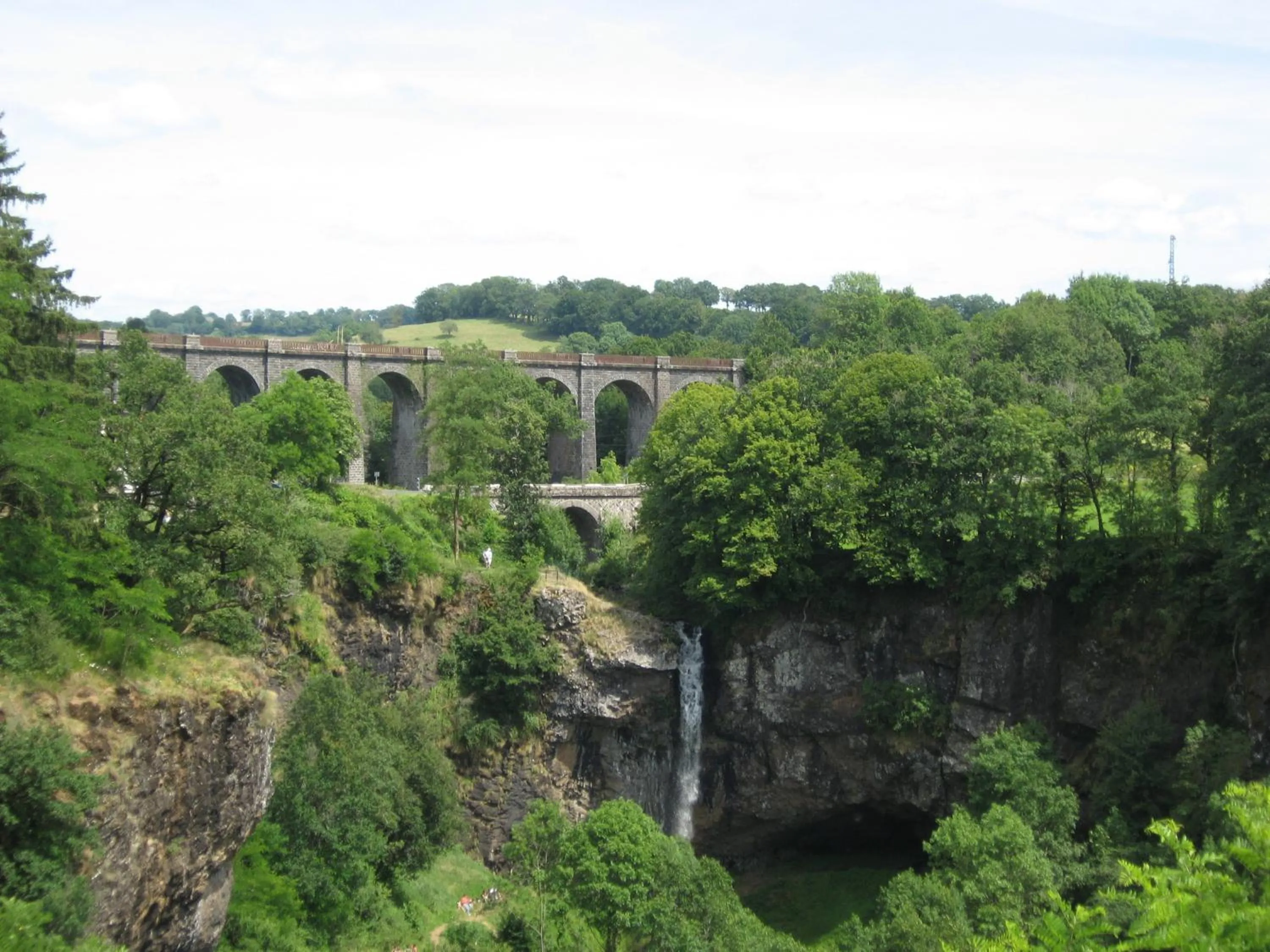 Hiking in Auv'hôtel