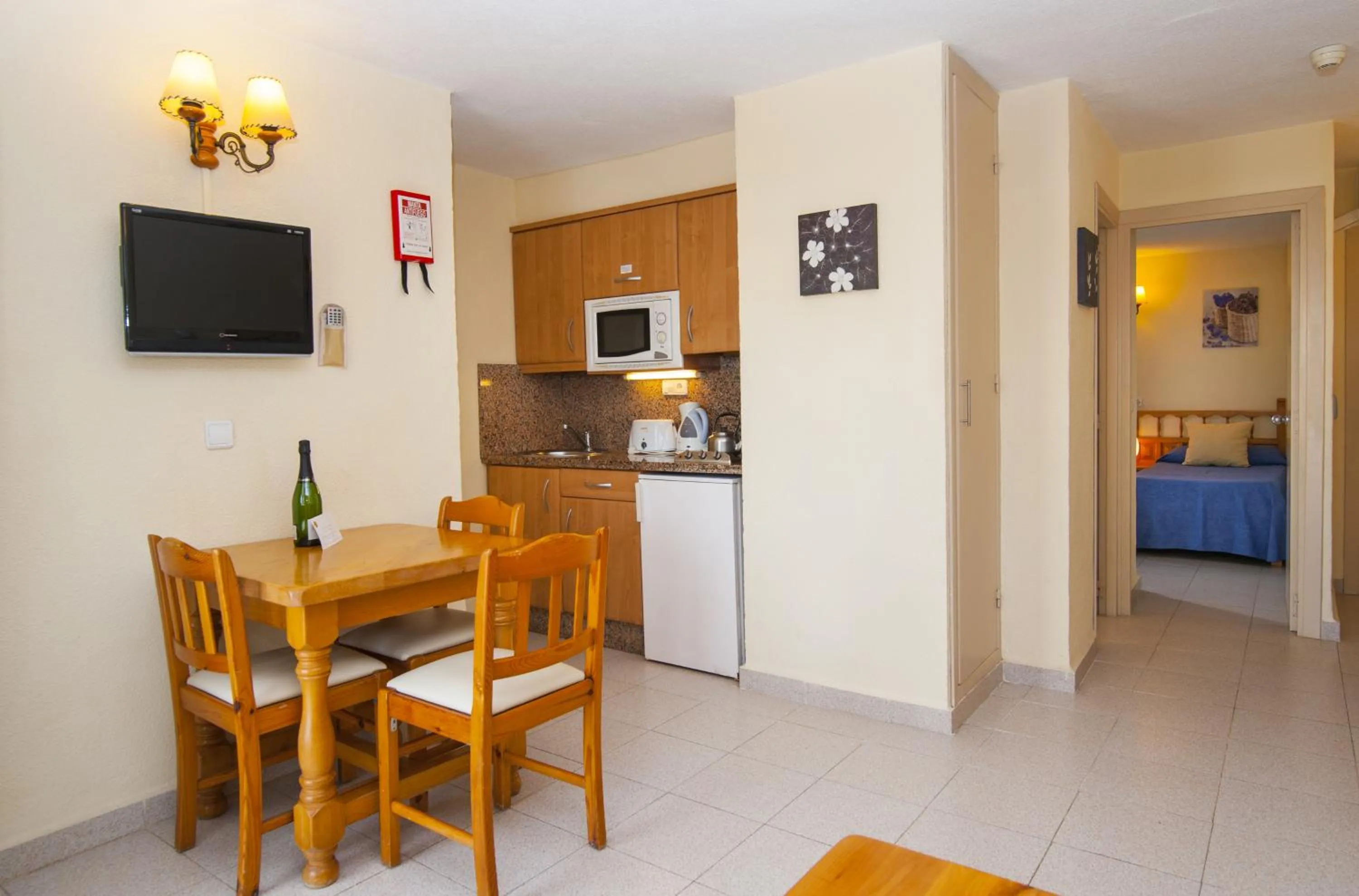 Kitchen or kitchenette in Invisa Hotel Casa Luis