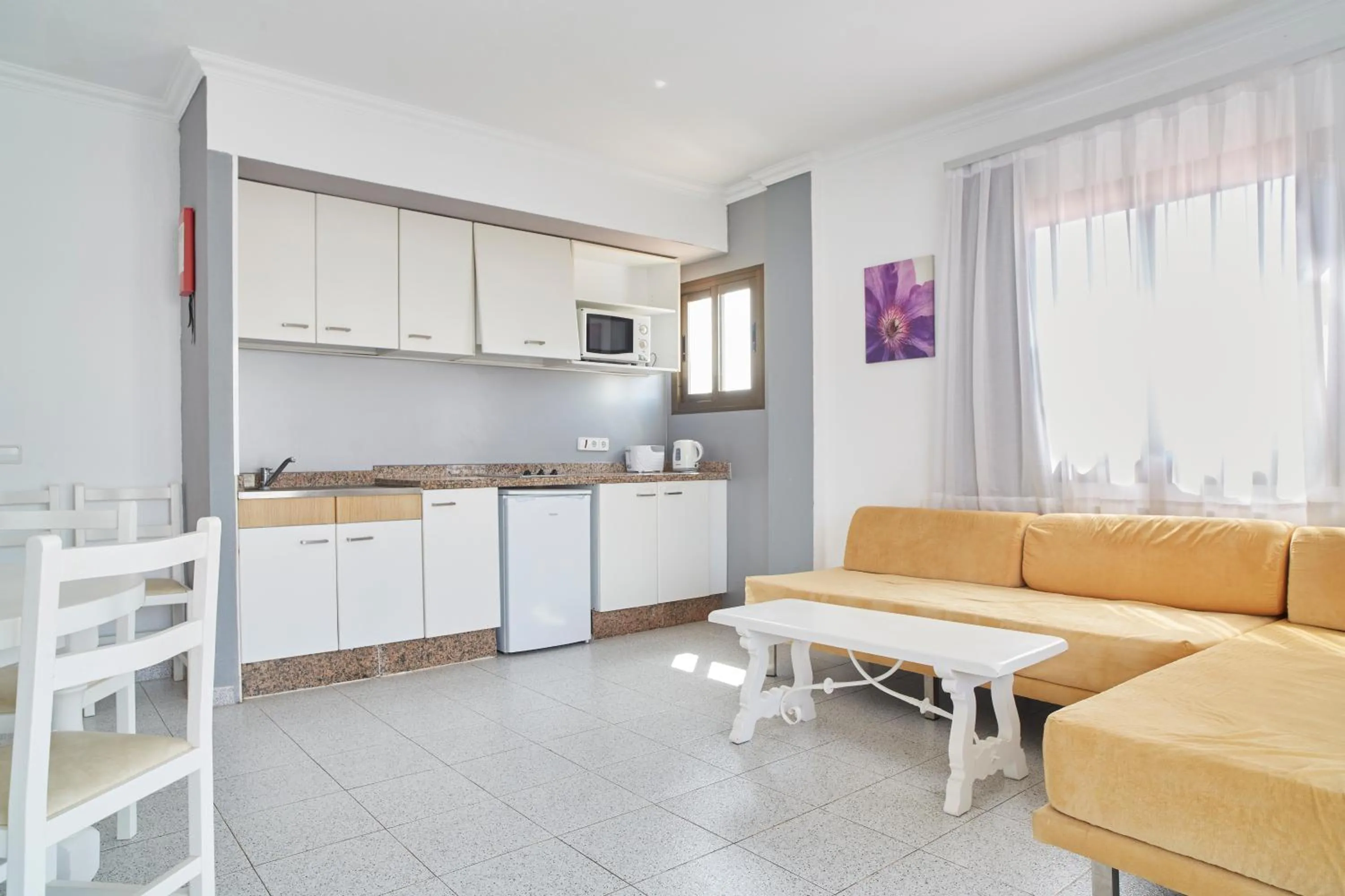 Kitchen or kitchenette in Invisa Hotel Casa Luis