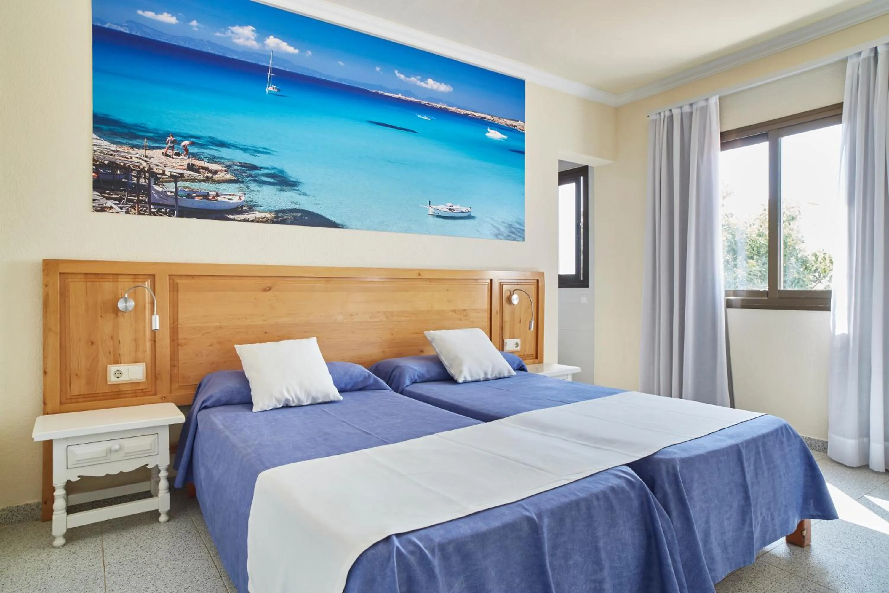 Bedroom, Bed in Invisa Hotel Casa Luis