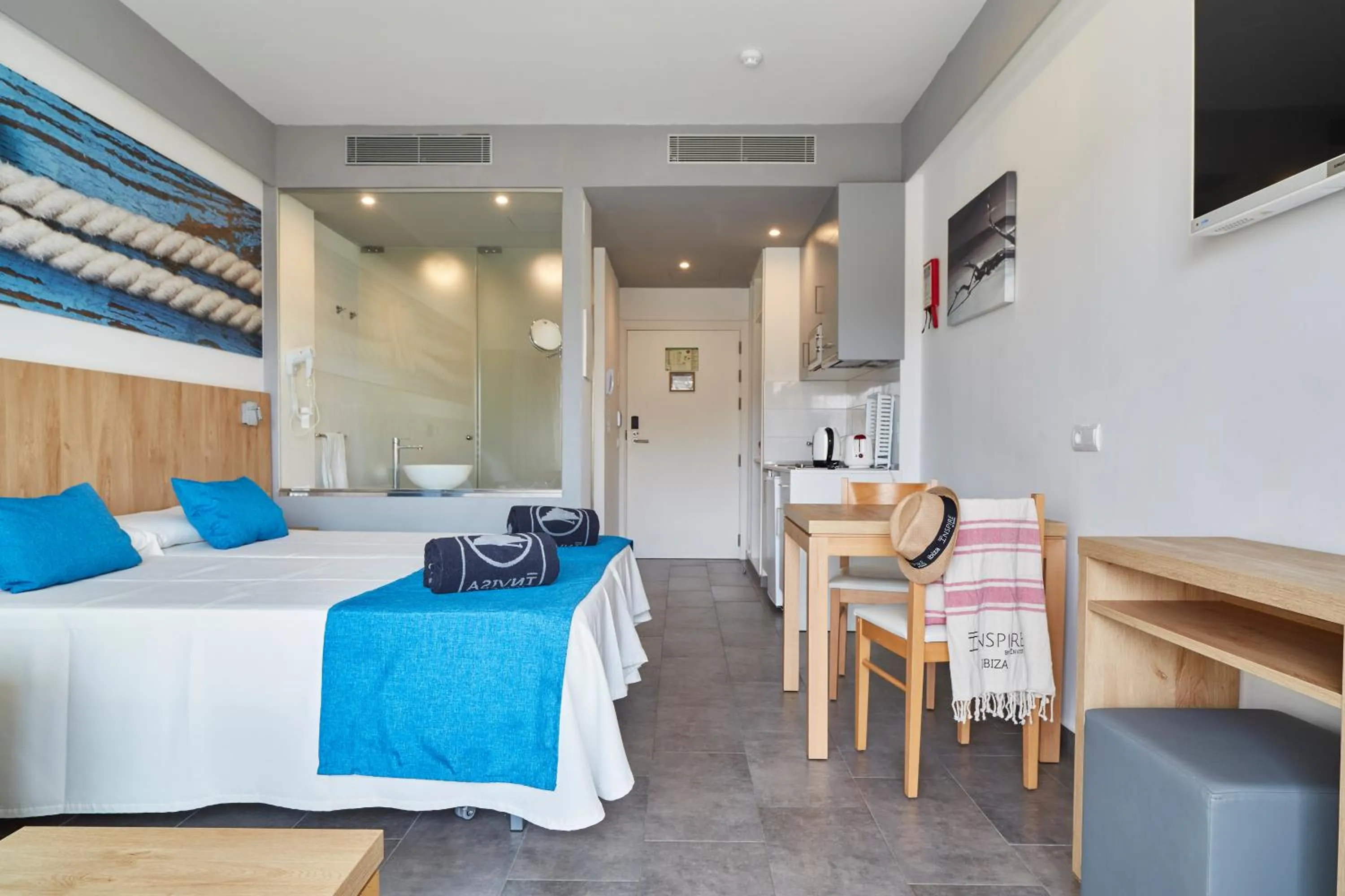 Photo of the whole room, Bed in Invisa Hotel Casa Luis