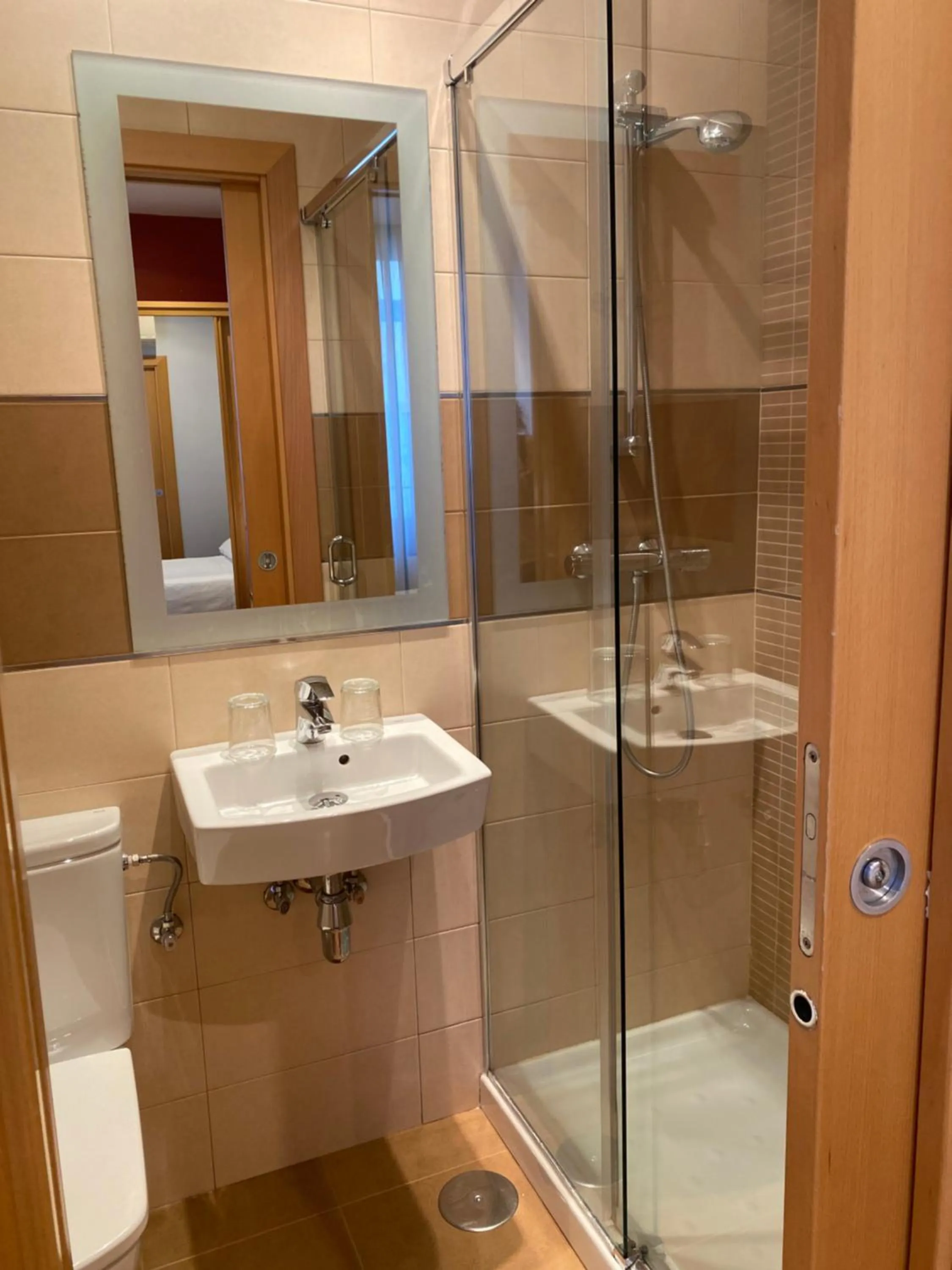 Shower in Hostal Rías Bajas