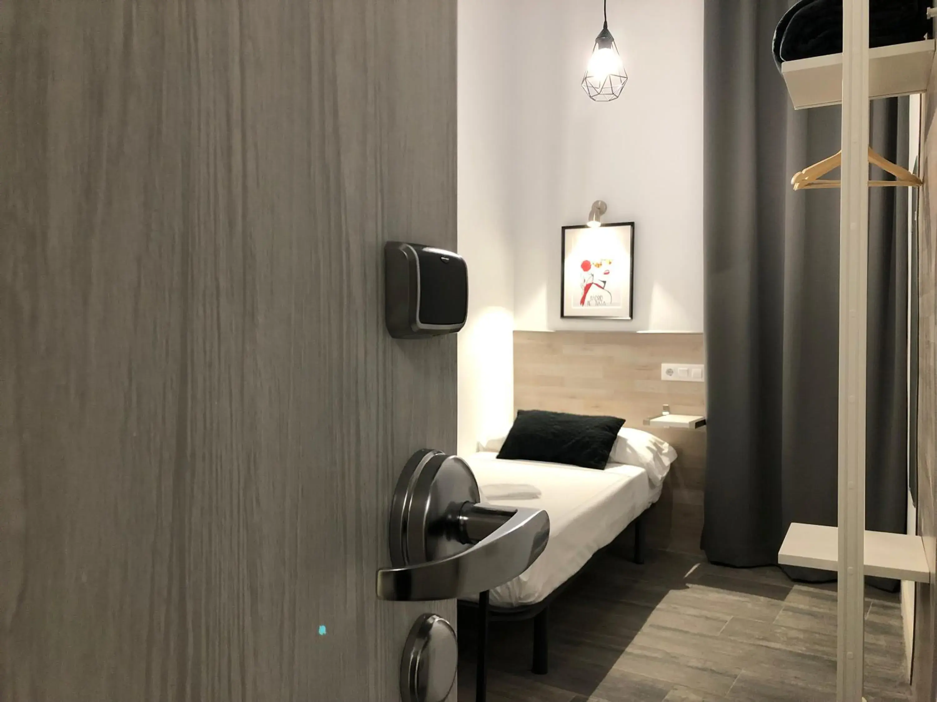 Economy Single Room with Shared Bathroom in Hostal Rías Bajas Economy Single Room with Shared Bathroom in Hostal Rías Bajas